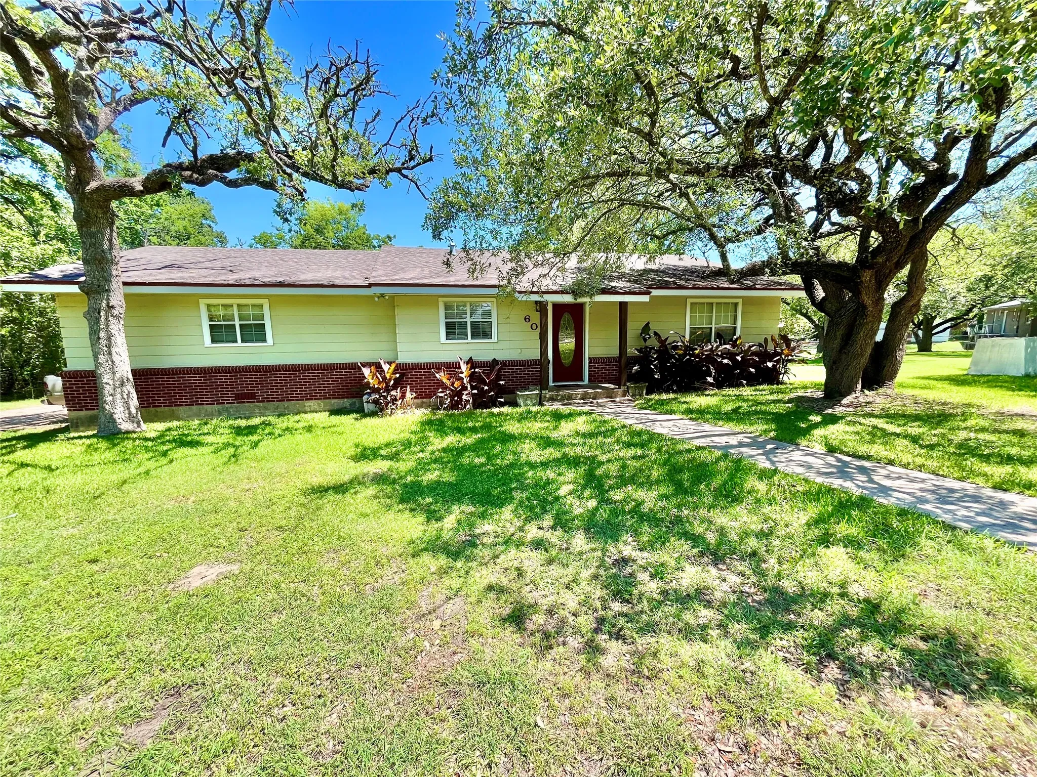 Single Family Residence For Sale in Hamilton County , 601 Navajo Trail, Hamilton, Texas 76531, 3 Bedroom, 2 Bathroom, Garage spaces, 1,636 Sqft, built in 1966, mls#21269849, Real Estate Agent in Hamilton, Homes For Sale in Hamilton county, Homes For Sale in Hamilton, Realtor in Hamilton Texas, Real Estate Brokerage Independent Realty Texas, Luminita Cordes Realtor
