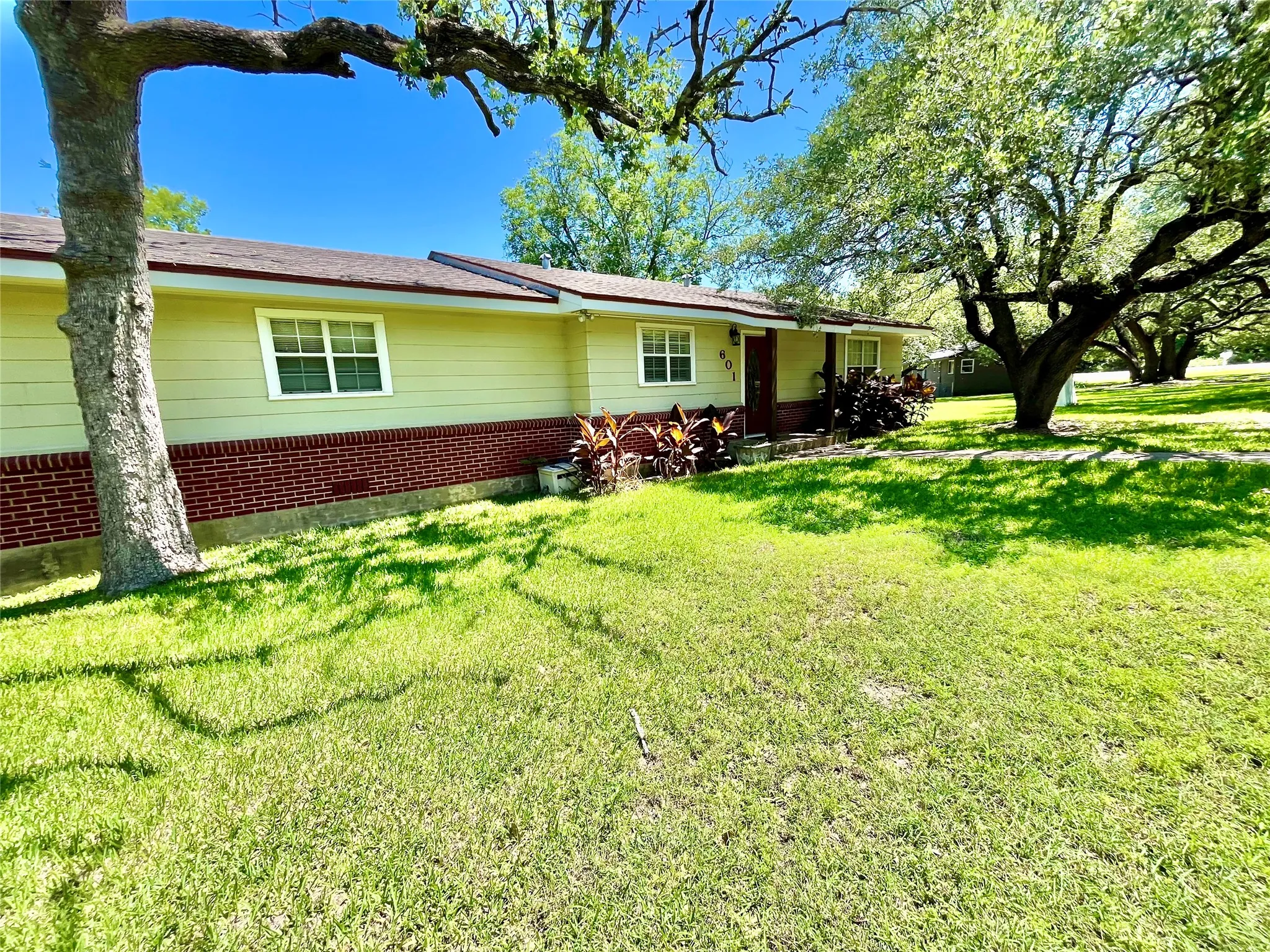 Single Family Residence For Sale in Hamilton County , 601 Navajo Trail, Hamilton, Texas 76531, 3 Bedroom, 2 Bathroom, Garage spaces, 1,636 Sqft, built in 1966, mls#21269849, Real Estate Agent in Hamilton, Homes For Sale in Hamilton county, Homes For Sale in Hamilton, Realtor in Hamilton Texas, Real Estate Brokerage Independent Realty Texas, Luminita Cordes Realtor