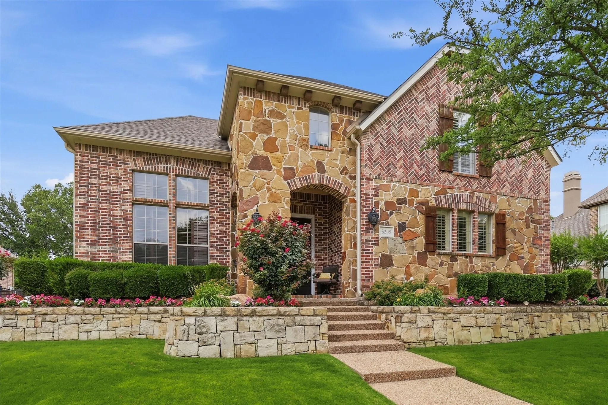 Single Family Residence For Sale in Denton County , 5205 Balmoral Lane, Flower Mound, Texas 75028, 5 Bedroom, 5 Bathroom, 3 Garage spaces, 4,179 Sqft, built in 2000, mls#21268758, Real Estate Agent in Flower Mound, Homes For Sale in Denton county, Homes For Sale in Flower Mound, Realtor in Flower Mound Texas, Real Estate Brokerage Independent Realty Texas, Luminita Cordes Realtor