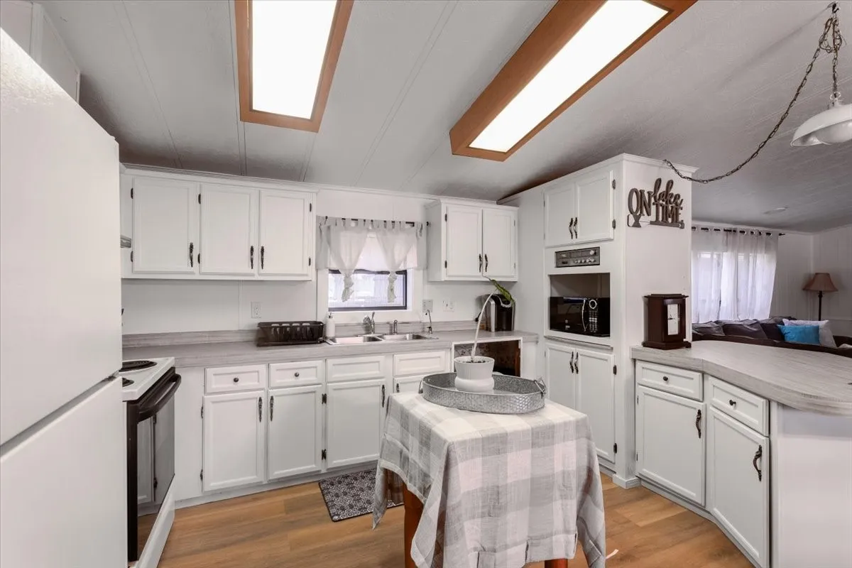 Single Family Residence For Sale in Palo Pinto County , 4551 FM 1148, Possum Kingdom Lake, Texas 76450, 3 Bedrooms, 2 Bathrooms, Garage spaces, 2,194 Sqft, built in 1986, Price $799,000, mls#21269990, Real Estate Agent in Possum Kingdom Lake, Homes For Sale in Palo Pinto county, Homes For Sale in Possum Kingdom Lake, Realtor in Possum Kingdom Lake Texas, Real Estate Brokerage Independent Realty Texas, Luminita Cordes Realtor