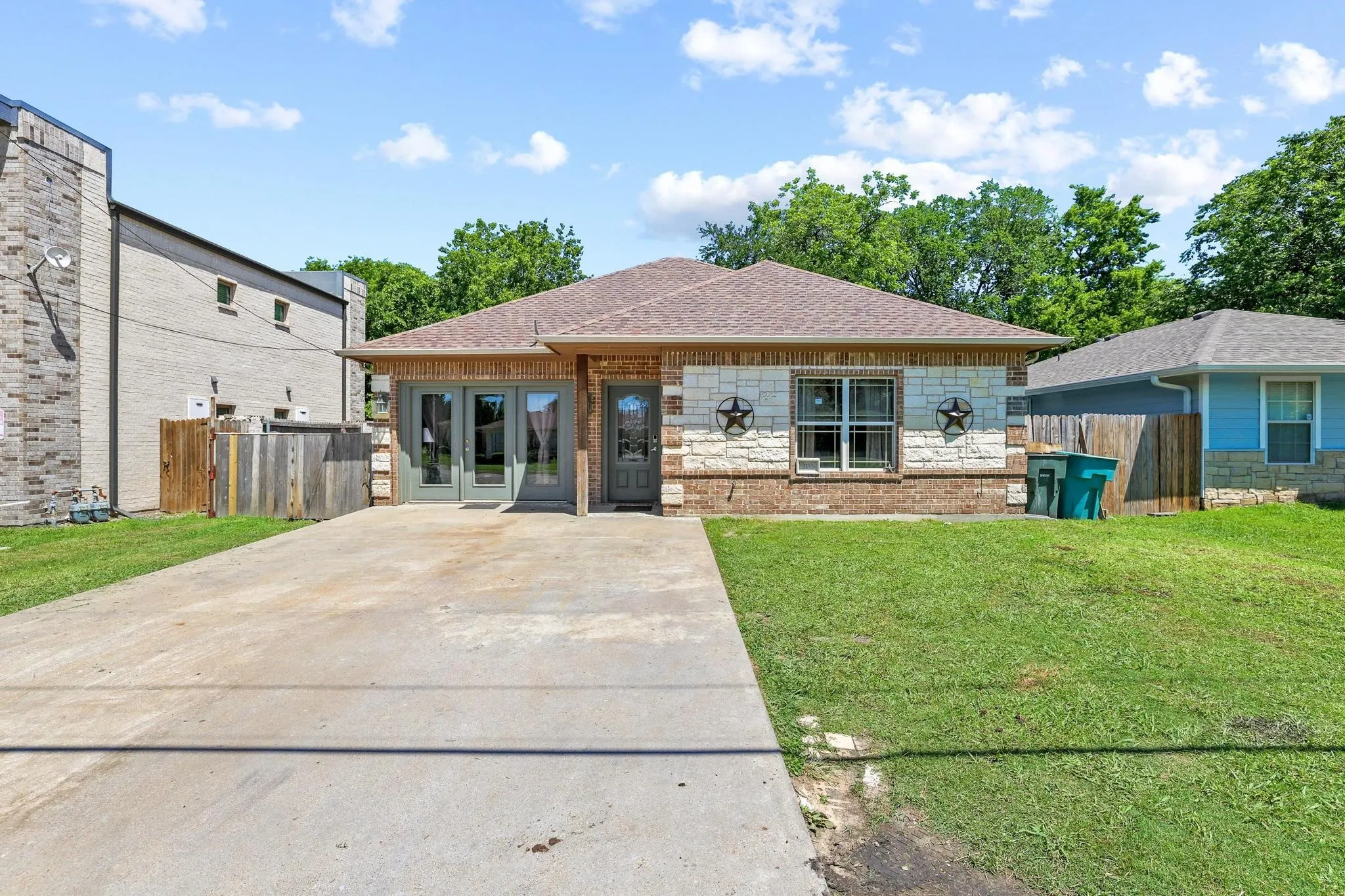 Single Family Residence For Sale in Grayson County , 303 E Brockett Street, Sherman, Texas 75090, 2 Bedroom, 1 Bathroom, Garage spaces, 1,238 Sqft, built in 2008, mls#21268761, Real Estate Agent in Sherman, Homes For Sale in Grayson county, Homes For Sale in Sherman, Realtor in Sherman Texas, Real Estate Brokerage Independent Realty Texas, Luminita Cordes Realtor