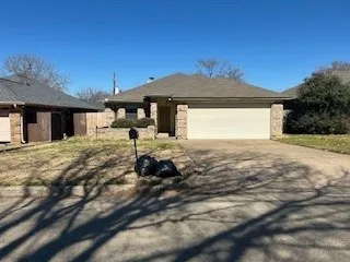 Single Family Residence For Rent in Tarrant County , 4211 Meadow Park Drive, Arlington, Texas 76017, 3 Bedroom, 2 Bathroom, 2 Garage spaces, 1,388 Sqft, built in 1986, mls#21269408, Real Estate Agent in Arlington, Homes For Rent in Tarrant county, Homes For Rent in Arlington, Realtor in Arlington Texas, Real Estate Brokerage Independent Realty Texas, Luminita Cordes Realtor
