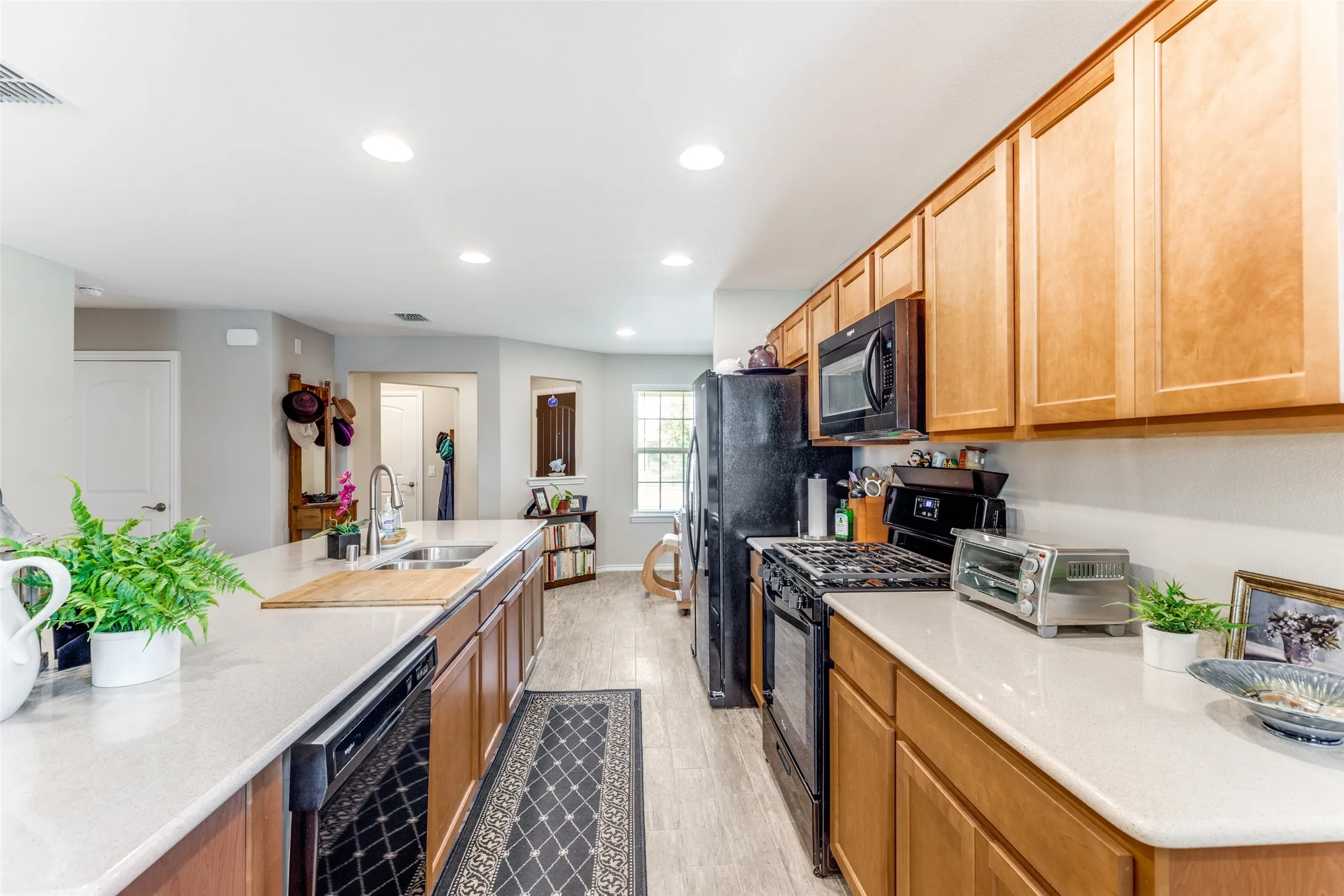 Single Family Residence For Sale in Collin County , 9209 Tranquil Trail, Mc Kinney, Texas 75071, 2 Bedroom, 2 Bathroom, 2 Garage spaces, 1,550 Sqft, built in 2019, mls#21270018, Real Estate Agent in Mc Kinney, Homes For Sale in Collin county, Homes For Sale in Mc Kinney, Realtor in Mc Kinney Texas, Real Estate Brokerage Independent Realty Texas, Luminita Cordes Realtor