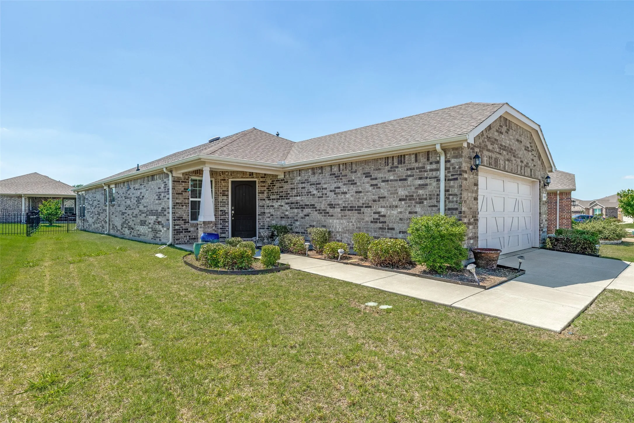 Single Family Residence For Sale in Collin County , 9209 Tranquil Trail, Mc Kinney, Texas 75071, 2 Bedroom, 2 Bathroom, 2 Garage spaces, 1,550 Sqft, built in 2019, mls#21270018, Real Estate Agent in Mc Kinney, Homes For Sale in Collin county, Homes For Sale in Mc Kinney, Realtor in Mc Kinney Texas, Real Estate Brokerage Independent Realty Texas, Luminita Cordes Realtor