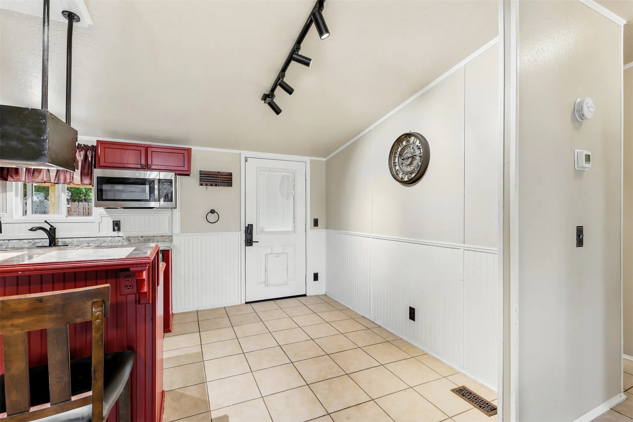 Mobile Home For Sale in Hood County , 937 Nacogdoches River Drive, Granbury, Texas 76048, 3 Bedroom, 2 Bathroom, Garage spaces, 1,344 Sqft, built in 1996, Price $180,000, mls#21267366, Real Estate Agent in Granbury, Homes For Sale in Hood county, Homes For Sale in Granbury, Realtor in Granbury Texas, Real Estate Brokerage Independent Realty Texas, Luminita Cordes Realtor