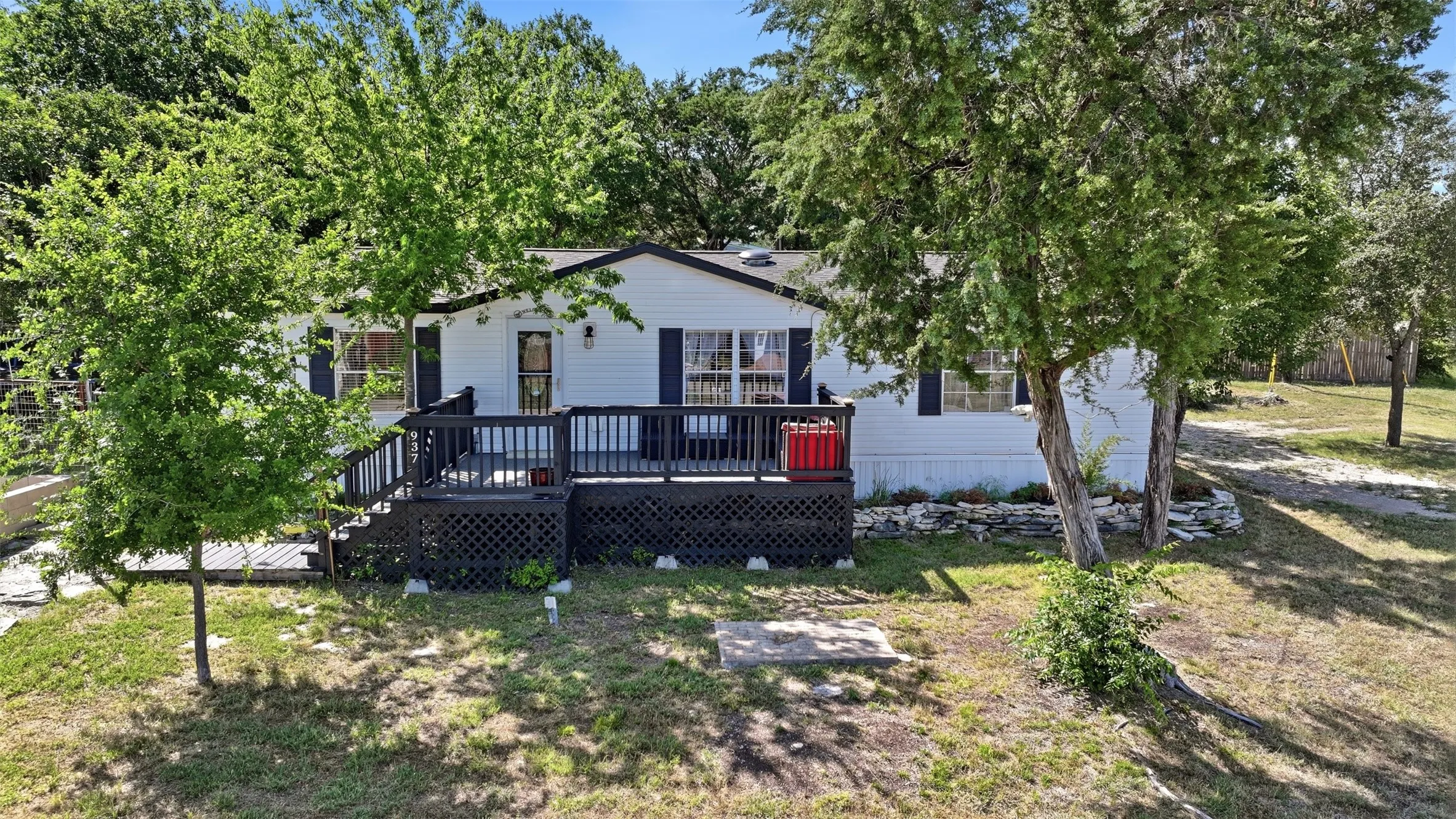 Mobile Home For Sale in Hood County , 937 Nacogdoches River Drive, Granbury, Texas 76048, 3 Bedroom, 2 Bathroom, Garage spaces, 1,344 Sqft, built in 1996, Price $180,000, mls#21267366, Real Estate Agent in Granbury, Homes For Sale in Hood county, Homes For Sale in Granbury, Realtor in Granbury Texas, Real Estate Brokerage Independent Realty Texas, Luminita Cordes Realtor