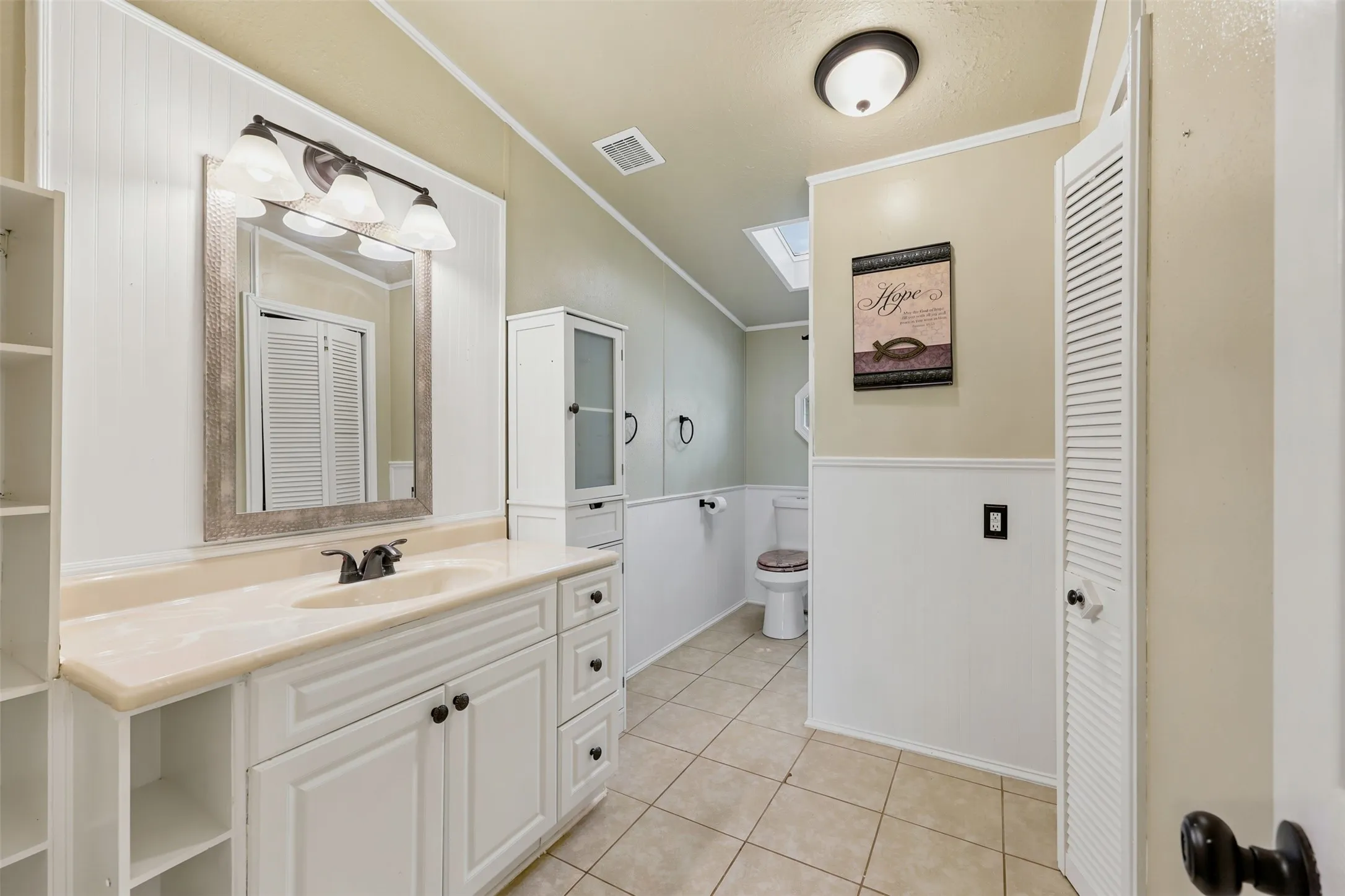 Mobile Home For Sale in Hood County , 937 Nacogdoches River Drive, Granbury, Texas 76048, 3 Bedroom, 2 Bathroom, Garage spaces, 1,344 Sqft, built in 1996, Price $180,000, mls#21267366, Real Estate Agent in Granbury, Homes For Sale in Hood county, Homes For Sale in Granbury, Realtor in Granbury Texas, Real Estate Brokerage Independent Realty Texas, Luminita Cordes Realtor