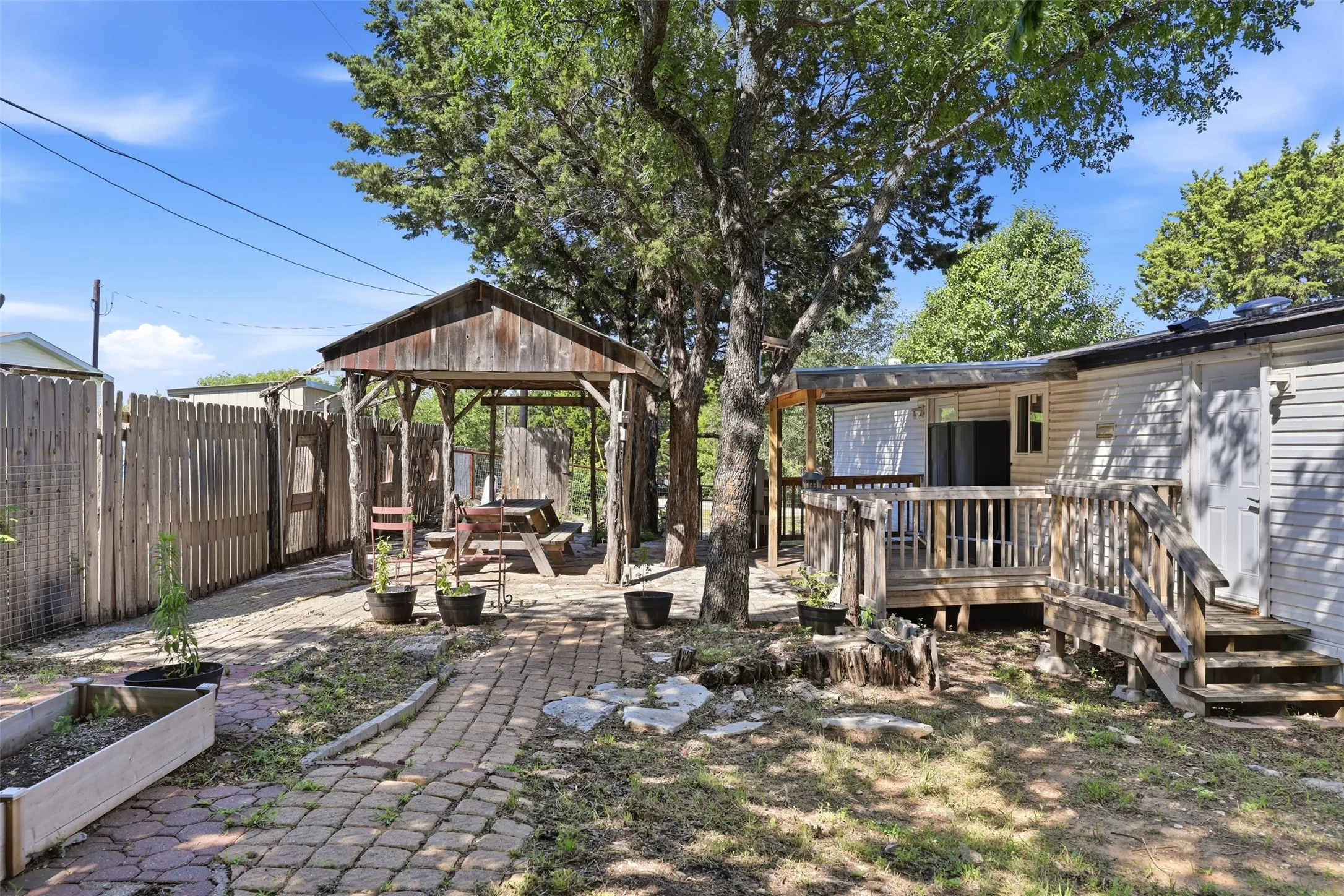 Mobile Home For Sale in Hood County , 937 Nacogdoches River Drive, Granbury, Texas 76048, 3 Bedroom, 2 Bathroom, Garage spaces, 1,344 Sqft, built in 1996, Price $180,000, mls#21267366, Real Estate Agent in Granbury, Homes For Sale in Hood county, Homes For Sale in Granbury, Realtor in Granbury Texas, Real Estate Brokerage Independent Realty Texas, Luminita Cordes Realtor