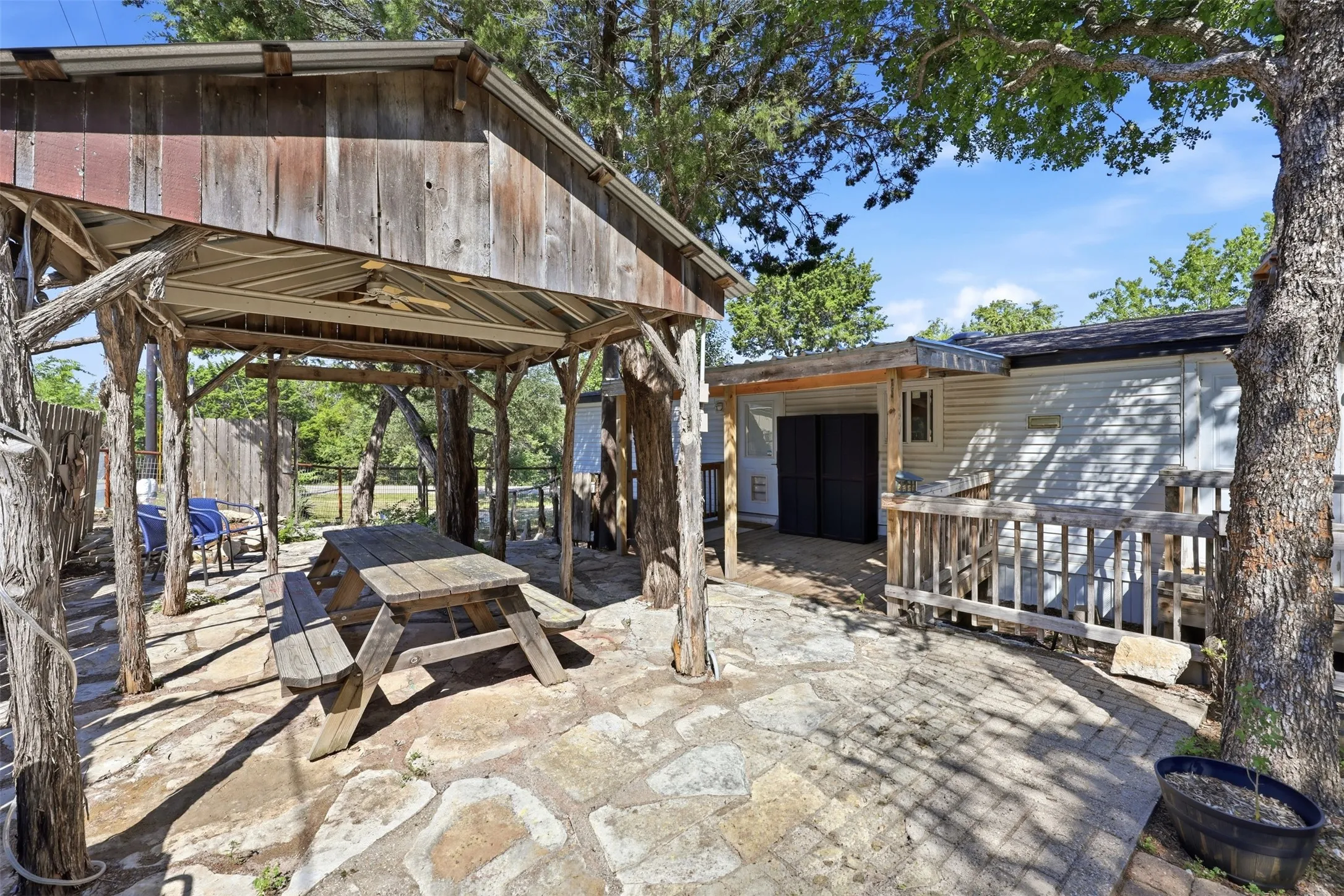 Mobile Home For Sale in Hood County , 937 Nacogdoches River Drive, Granbury, Texas 76048, 3 Bedroom, 2 Bathroom, Garage spaces, 1,344 Sqft, built in 1996, Price $180,000, mls#21267366, Real Estate Agent in Granbury, Homes For Sale in Hood county, Homes For Sale in Granbury, Realtor in Granbury Texas, Real Estate Brokerage Independent Realty Texas, Luminita Cordes Realtor