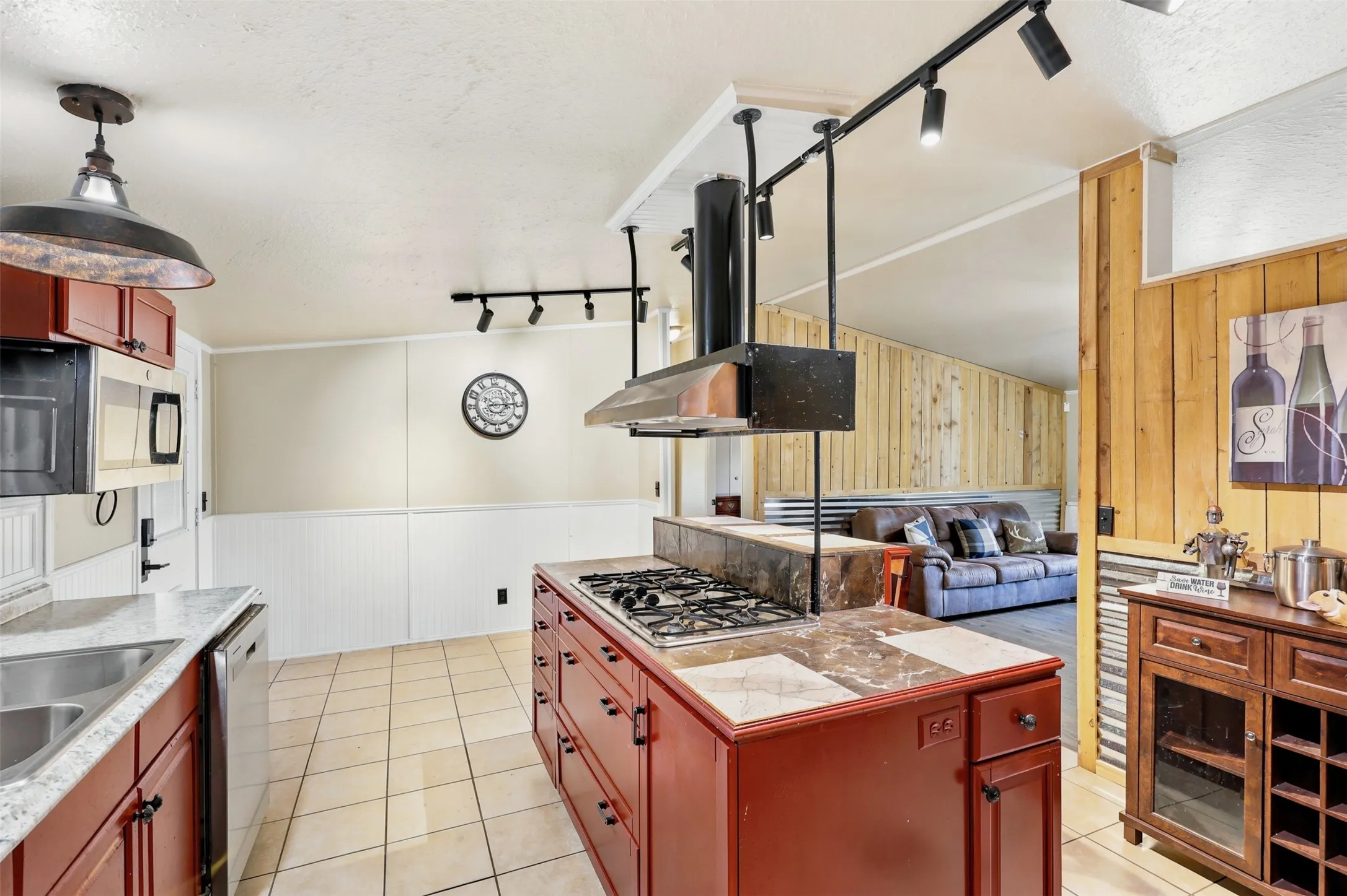 Mobile Home For Sale in Hood County , 937 Nacogdoches River Drive, Granbury, Texas 76048, 3 Bedroom, 2 Bathroom, Garage spaces, 1,344 Sqft, built in 1996, Price $180,000, mls#21267366, Real Estate Agent in Granbury, Homes For Sale in Hood county, Homes For Sale in Granbury, Realtor in Granbury Texas, Real Estate Brokerage Independent Realty Texas, Luminita Cordes Realtor