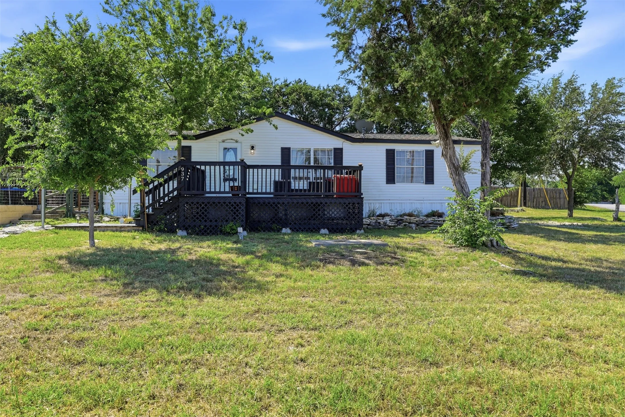 Mobile Home For Sale in Hood County , 937 Nacogdoches River Drive, Granbury, Texas 76048, 3 Bedroom, 2 Bathroom, Garage spaces, 1,344 Sqft, built in 1996, Price $180,000, mls#21267366, Real Estate Agent in Granbury, Homes For Sale in Hood county, Homes For Sale in Granbury, Realtor in Granbury Texas, Real Estate Brokerage Independent Realty Texas, Luminita Cordes Realtor