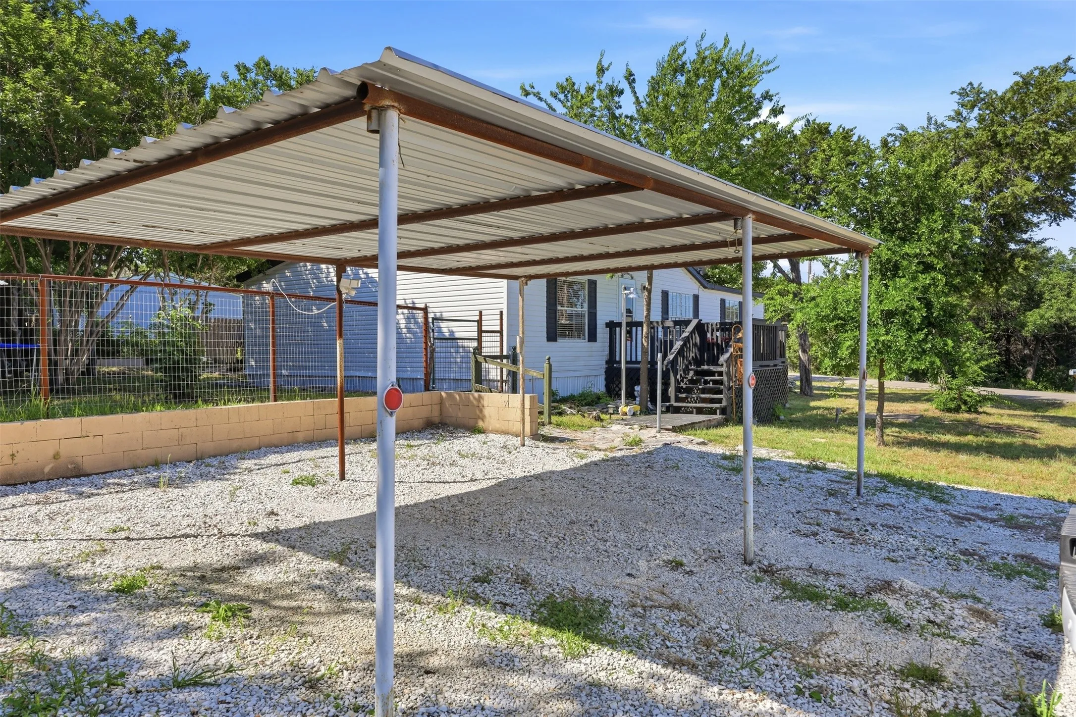 Mobile Home For Sale in Hood County , 937 Nacogdoches River Drive, Granbury, Texas 76048, 3 Bedroom, 2 Bathroom, Garage spaces, 1,344 Sqft, built in 1996, Price $180,000, mls#21267366, Real Estate Agent in Granbury, Homes For Sale in Hood county, Homes For Sale in Granbury, Realtor in Granbury Texas, Real Estate Brokerage Independent Realty Texas, Luminita Cordes Realtor