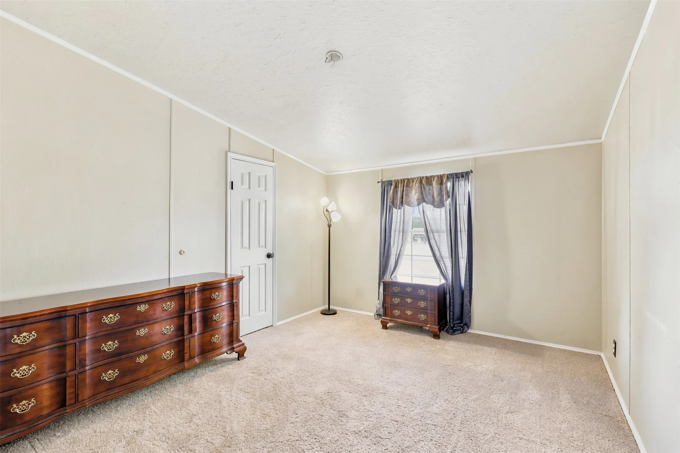 Mobile Home For Sale in Hood County , 937 Nacogdoches River Drive, Granbury, Texas 76048, 3 Bedroom, 2 Bathroom, Garage spaces, 1,344 Sqft, built in 1996, Price $180,000, mls#21267366, Real Estate Agent in Granbury, Homes For Sale in Hood county, Homes For Sale in Granbury, Realtor in Granbury Texas, Real Estate Brokerage Independent Realty Texas, Luminita Cordes Realtor