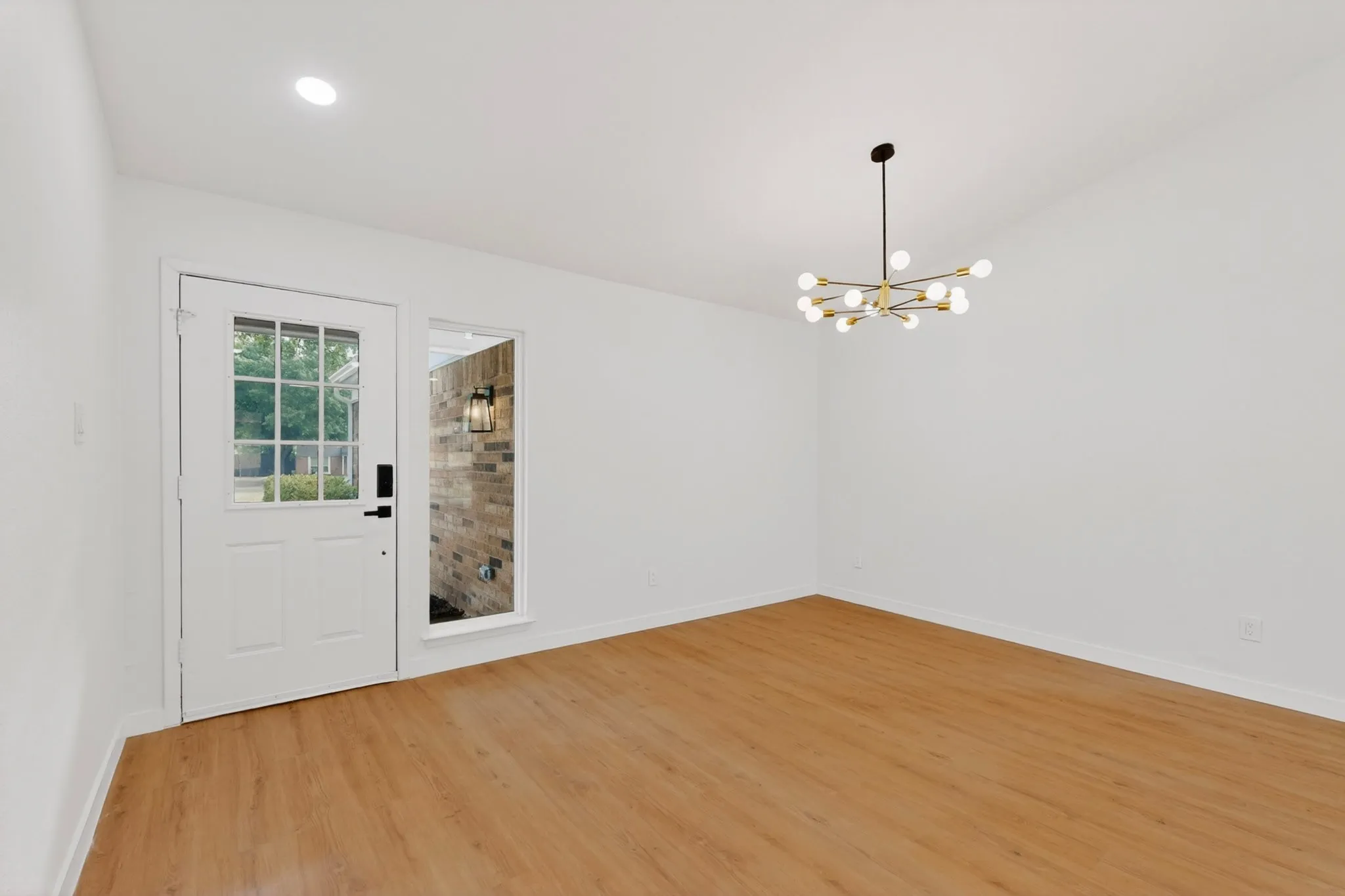 Single Family Residence For Rent in Denton County , 5329 Baker Court, Flower Mound, Texas 75028, 3 Bedrooms, 2 Bathrooms, 2 Garage spaces, 1,488 Sqft, built in 1983, Price $2,600, mls#21267872, Real Estate Agent in Flower Mound, Homes For Rent in Denton county, Homes For Rent in Flower Mound, Realtor in Flower Mound Texas, Real Estate Brokerage Independent Realty Texas, Luminita Cordes Realtor