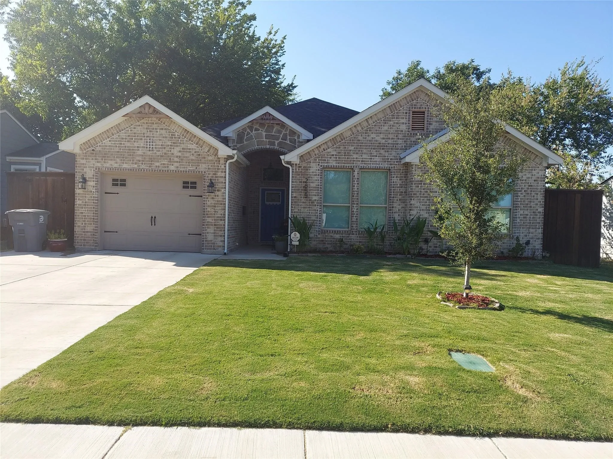 Single Family Residence For Sale in Dallas County , 2655 Kathleen Avenue, Dallas, Texas 75216, 4 Bedroom, 2 Bathroom, 1 Garage spaces, 1,795 Sqft, built in 2021, mls#21270042, Real Estate Agent in Dallas, Homes For Sale in Dallas county, Homes For Sale in Dallas, Realtor in Dallas Texas, Real Estate Brokerage Independent Realty Texas, Luminita Cordes Realtor