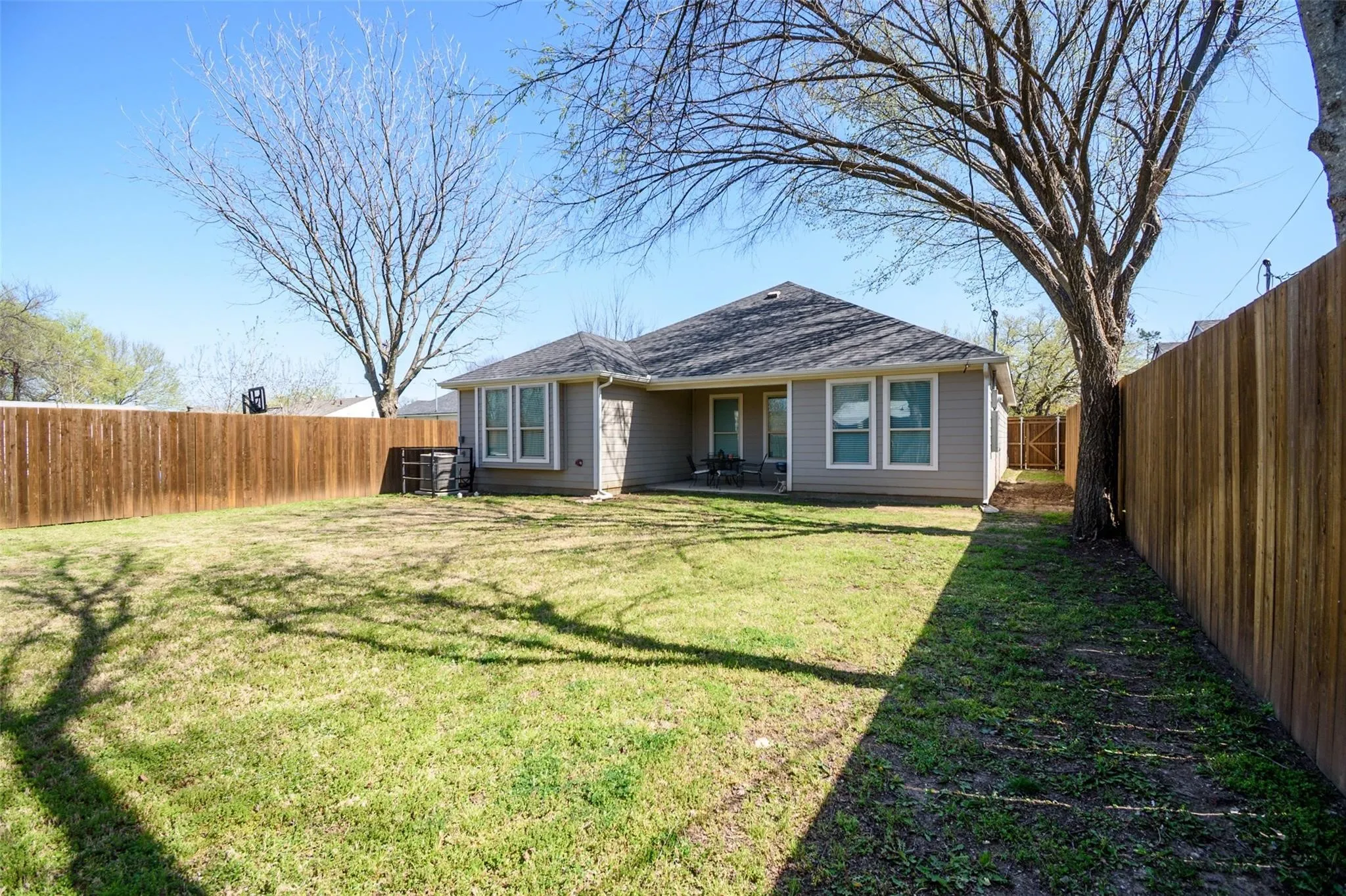 Single Family Residence For Sale in Dallas County , 2655 Kathleen Avenue, Dallas, Texas 75216, 4 Bedroom, 2 Bathroom, 1 Garage spaces, 1,795 Sqft, built in 2021, mls#21270042, Real Estate Agent in Dallas, Homes For Sale in Dallas county, Homes For Sale in Dallas, Realtor in Dallas Texas, Real Estate Brokerage Independent Realty Texas, Luminita Cordes Realtor