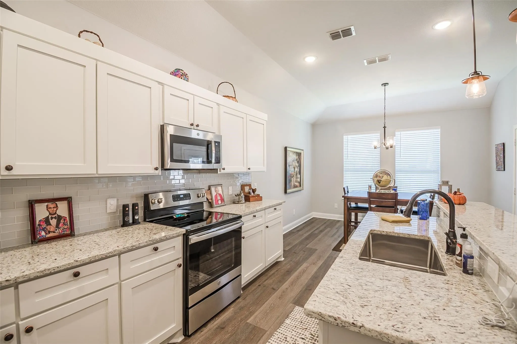 Single Family Residence For Sale in Dallas County , 2655 Kathleen Avenue, Dallas, Texas 75216, 4 Bedroom, 2 Bathroom, 1 Garage spaces, 1,795 Sqft, built in 2021, mls#21270042, Real Estate Agent in Dallas, Homes For Sale in Dallas county, Homes For Sale in Dallas, Realtor in Dallas Texas, Real Estate Brokerage Independent Realty Texas, Luminita Cordes Realtor
