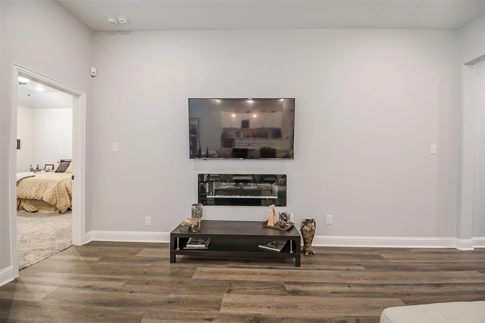 Single Family Residence For Sale in Dallas County , 2655 Kathleen Avenue, Dallas, Texas 75216, 4 Bedroom, 2 Bathroom, 1 Garage spaces, 1,795 Sqft, built in 2021, mls#21270042, Real Estate Agent in Dallas, Homes For Sale in Dallas county, Homes For Sale in Dallas, Realtor in Dallas Texas, Real Estate Brokerage Independent Realty Texas, Luminita Cordes Realtor