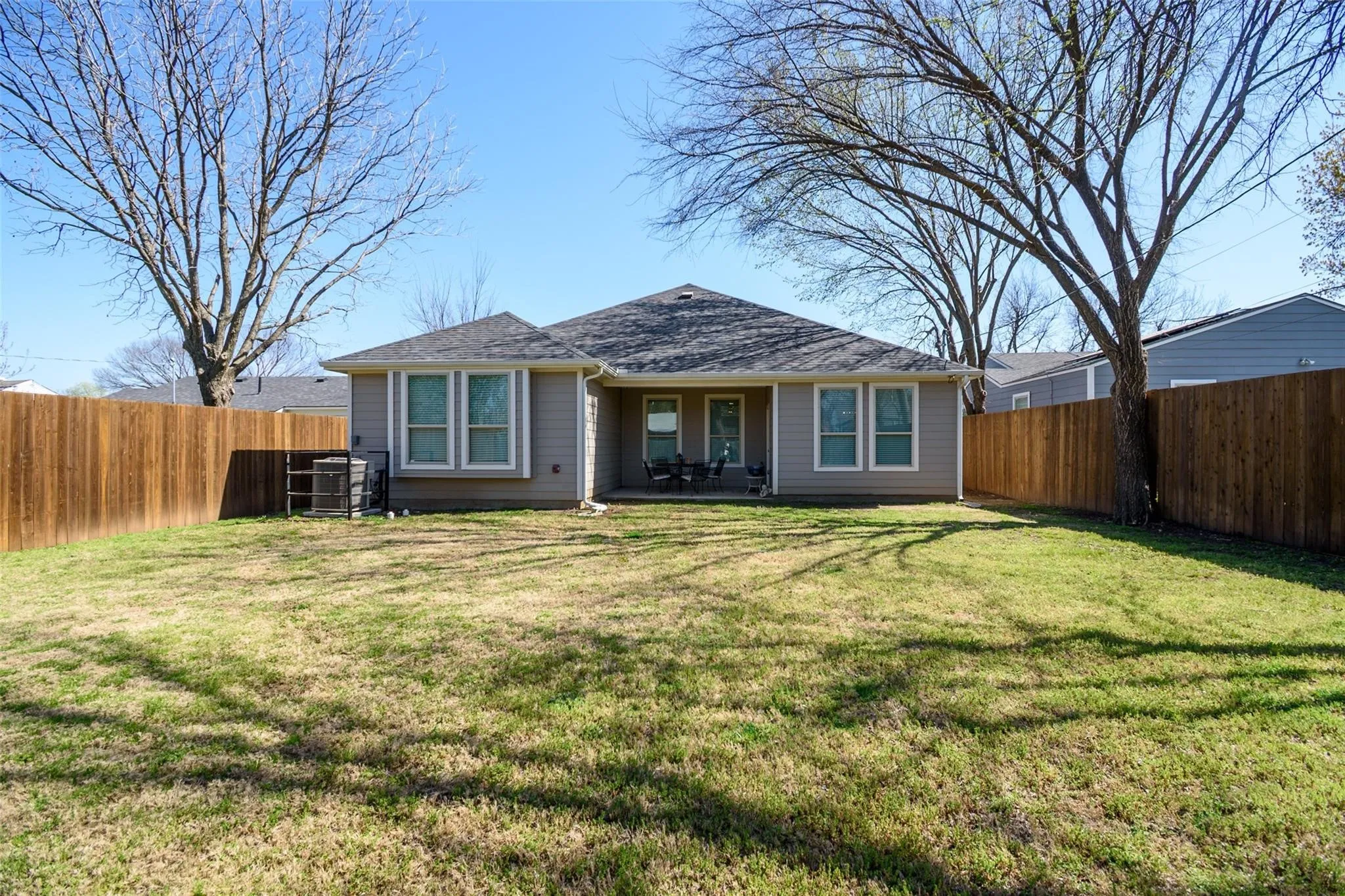 Single Family Residence For Sale in Dallas County , 2655 Kathleen Avenue, Dallas, Texas 75216, 4 Bedroom, 2 Bathroom, 1 Garage spaces, 1,795 Sqft, built in 2021, mls#21270042, Real Estate Agent in Dallas, Homes For Sale in Dallas county, Homes For Sale in Dallas, Realtor in Dallas Texas, Real Estate Brokerage Independent Realty Texas, Luminita Cordes Realtor