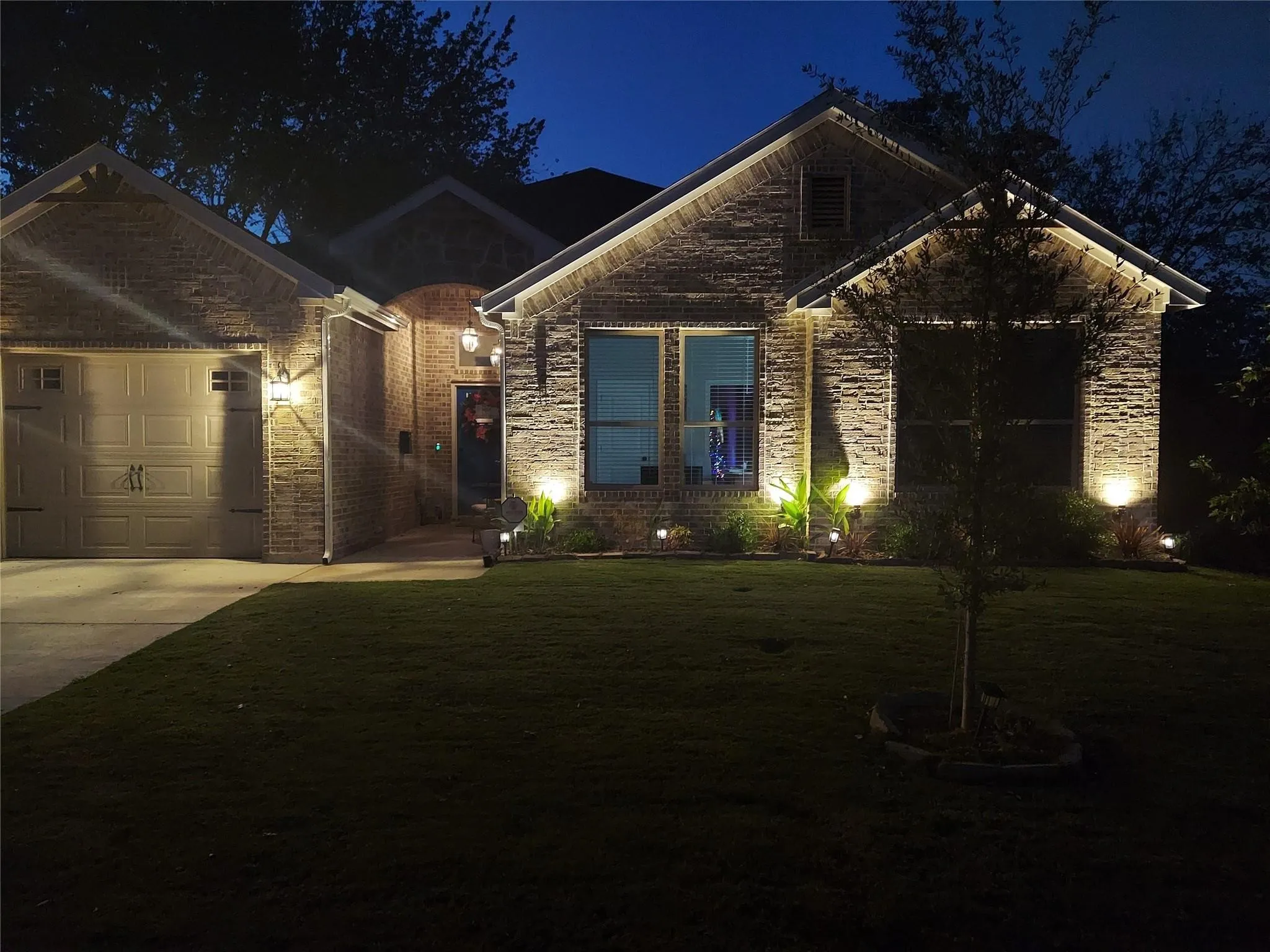 Single Family Residence For Sale in Dallas County , 2655 Kathleen Avenue, Dallas, Texas 75216, 4 Bedroom, 2 Bathroom, 1 Garage spaces, 1,795 Sqft, built in 2021, mls#21270042, Real Estate Agent in Dallas, Homes For Sale in Dallas county, Homes For Sale in Dallas, Realtor in Dallas Texas, Real Estate Brokerage Independent Realty Texas, Luminita Cordes Realtor