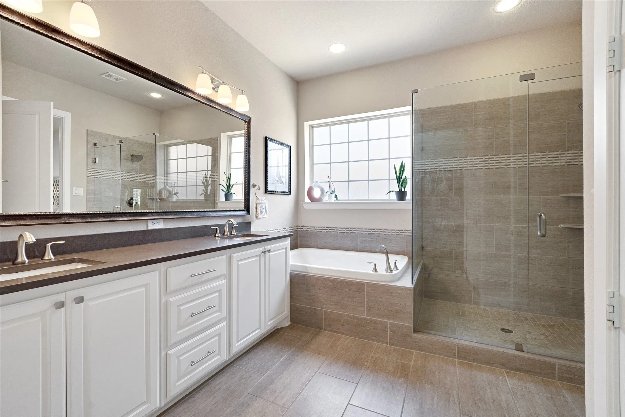 Single Family Residence For Sale in Denton County , 428 King Galloway Drive, Lewisville, Texas 75056, 3 Bedroom, 3 Bathroom, 2 Garage spaces, 2,658 Sqft, built in 2013, mls#21259061, Real Estate Agent in Lewisville, Homes For Sale in Denton county, Homes For Sale in Lewisville, Realtor in Lewisville Texas, Real Estate Brokerage Independent Realty Texas, Luminita Cordes Realtor