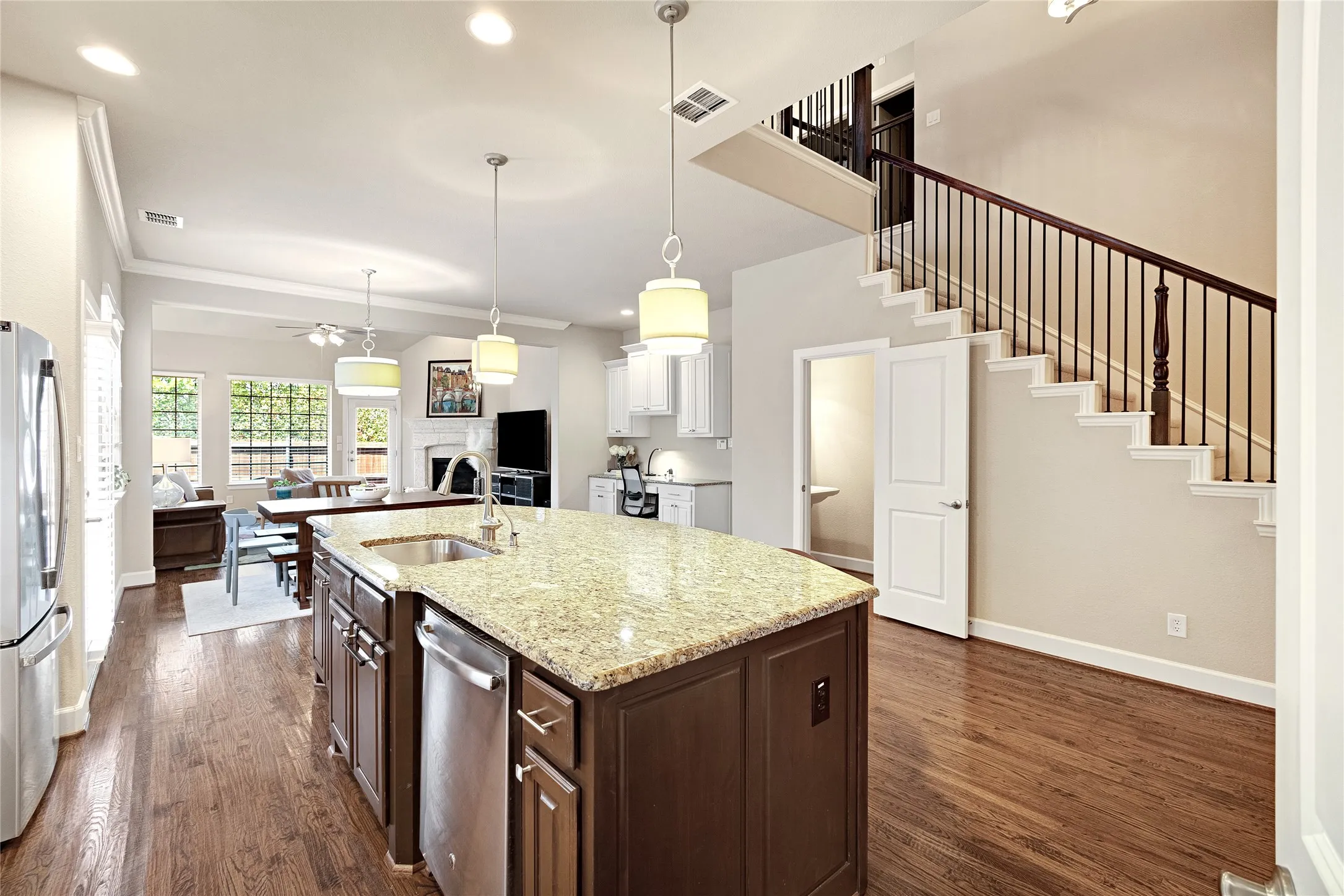 Single Family Residence For Sale in Denton County , 428 King Galloway Drive, Lewisville, Texas 75056, 3 Bedroom, 3 Bathroom, 2 Garage spaces, 2,658 Sqft, built in 2013, mls#21259061, Real Estate Agent in Lewisville, Homes For Sale in Denton county, Homes For Sale in Lewisville, Realtor in Lewisville Texas, Real Estate Brokerage Independent Realty Texas, Luminita Cordes Realtor
