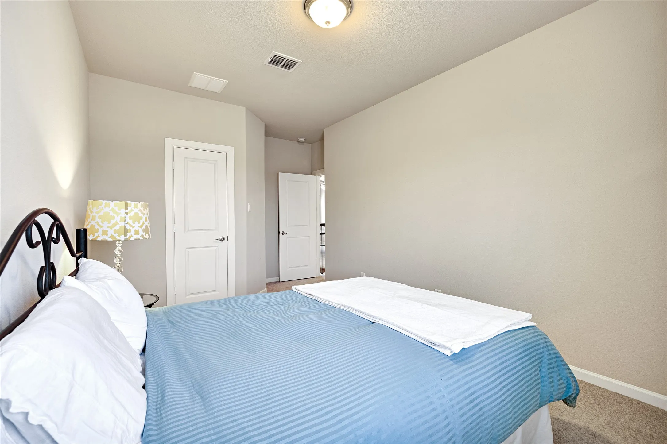 Single Family Residence For Sale in Denton County , 428 King Galloway Drive, Lewisville, Texas 75056, 3 Bedroom, 3 Bathroom, 2 Garage spaces, 2,658 Sqft, built in 2013, mls#21259061, Real Estate Agent in Lewisville, Homes For Sale in Denton county, Homes For Sale in Lewisville, Realtor in Lewisville Texas, Real Estate Brokerage Independent Realty Texas, Luminita Cordes Realtor