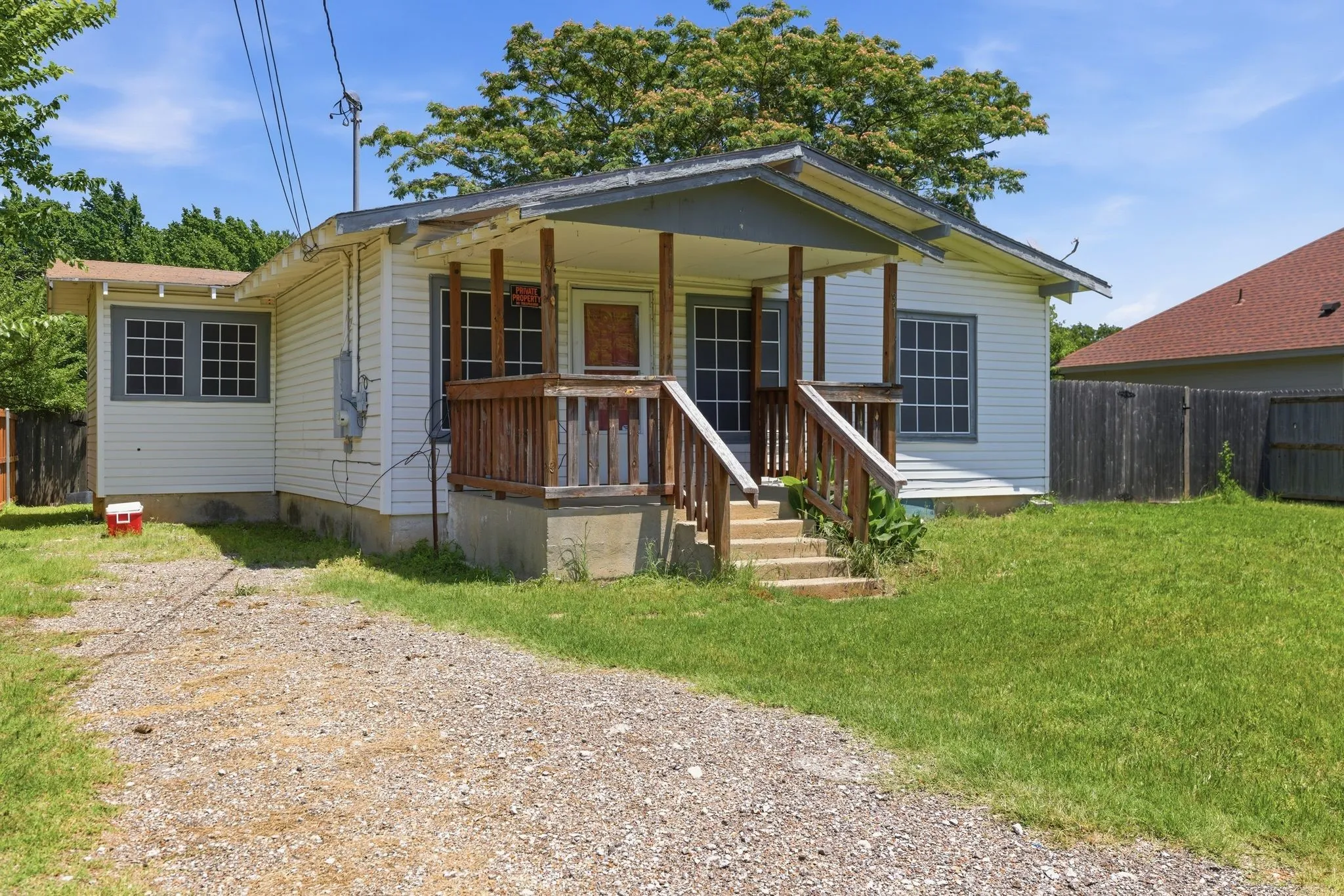 Single Family Residence For Sale in Tarrant County , 317 Billingslea Drive, Mansfield, Texas 76063, 3 Bedroom, 1 Bathroom, Garage spaces, 1,328 Sqft, built in 1985, Price $199,990, mls#21259860, Real Estate Agent in Mansfield, Homes For Sale in Tarrant county, Homes For Sale in Mansfield, Realtor in Mansfield Texas, Real Estate Brokerage Independent Realty Texas, Luminita Cordes Realtor