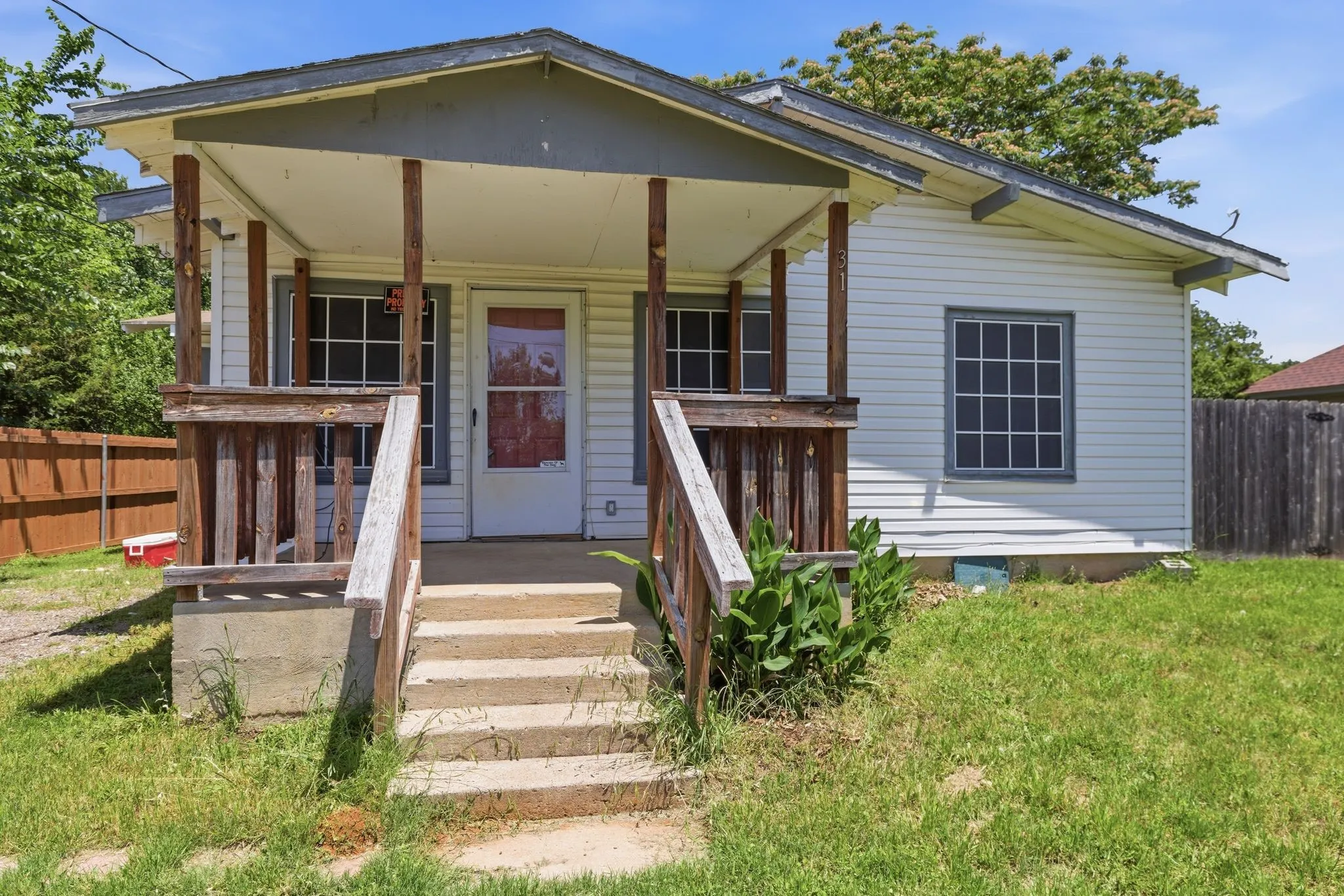 Single Family Residence For Sale in Tarrant County , 317 Billingslea Drive, Mansfield, Texas 76063, 3 Bedroom, 1 Bathroom, Garage spaces, 1,328 Sqft, built in 1985, Price $199,990, mls#21259860, Real Estate Agent in Mansfield, Homes For Sale in Tarrant county, Homes For Sale in Mansfield, Realtor in Mansfield Texas, Real Estate Brokerage Independent Realty Texas, Luminita Cordes Realtor