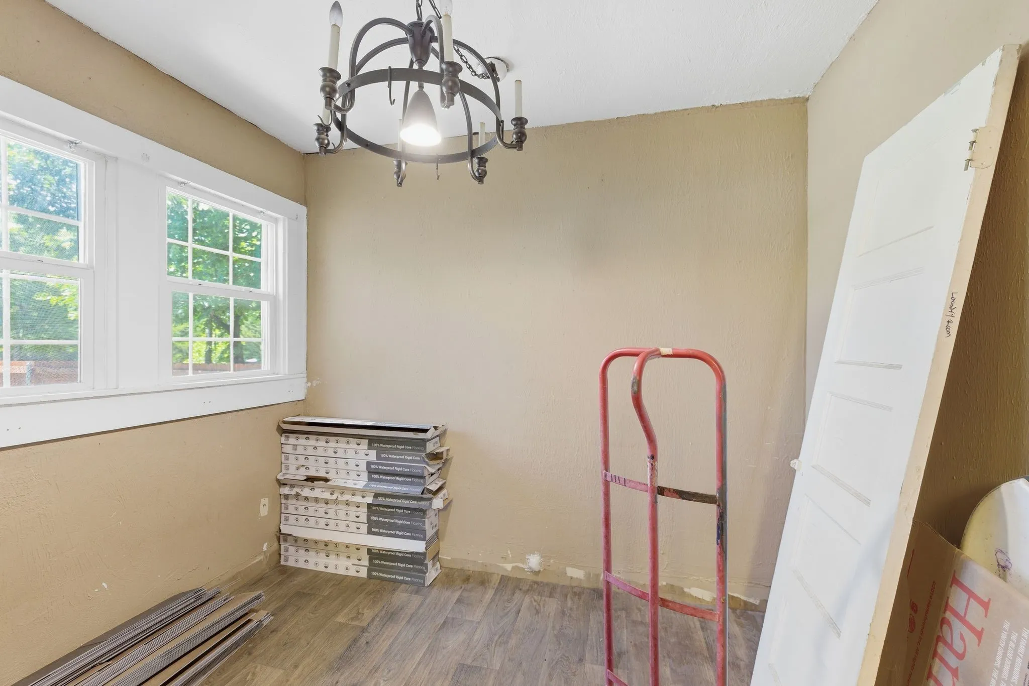 Single Family Residence For Sale in Tarrant County , 317 Billingslea Drive, Mansfield, Texas 76063, 3 Bedroom, 1 Bathroom, Garage spaces, 1,328 Sqft, built in 1985, Price $199,990, mls#21259860, Real Estate Agent in Mansfield, Homes For Sale in Tarrant county, Homes For Sale in Mansfield, Realtor in Mansfield Texas, Real Estate Brokerage Independent Realty Texas, Luminita Cordes Realtor