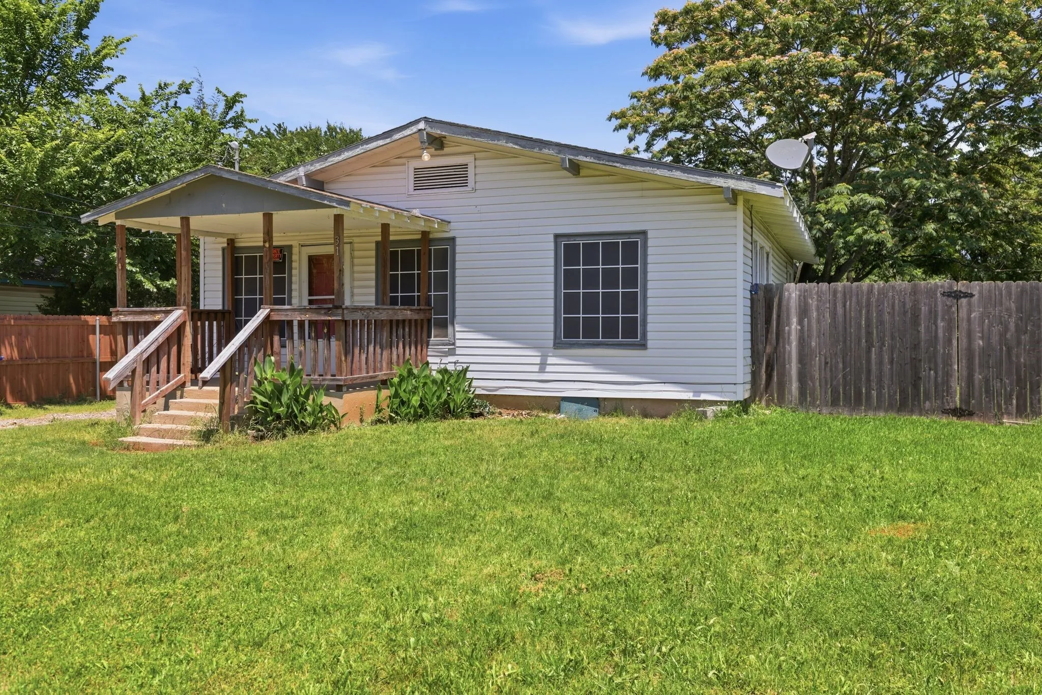Single Family Residence For Sale in Tarrant County , 317 Billingslea Drive, Mansfield, Texas 76063, 3 Bedroom, 1 Bathroom, Garage spaces, 1,328 Sqft, built in 1985, Price $199,990, mls#21259860, Real Estate Agent in Mansfield, Homes For Sale in Tarrant county, Homes For Sale in Mansfield, Realtor in Mansfield Texas, Real Estate Brokerage Independent Realty Texas, Luminita Cordes Realtor