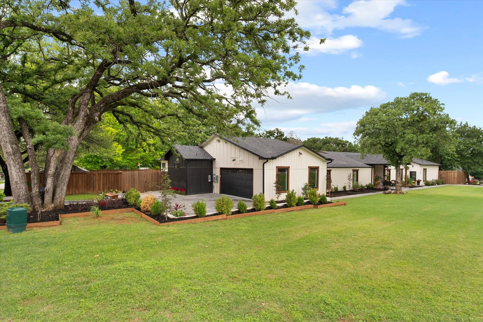 Single Family Residence For Sale in Tarrant County , 1584 Randol Mill Avenue, Southlake, Texas 76092, 4 Bedrooms, 6 Bathrooms, 2 Garage spaces, 5,355 Sqft, built in 1971, Price $2,399,000, mls#21257687, Real Estate Agent in Southlake, Homes For Sale in Tarrant county, Homes For Sale in Southlake, Realtor in Southlake Texas, Real Estate Brokerage Independent Realty Texas, Luminita Cordes Realtor