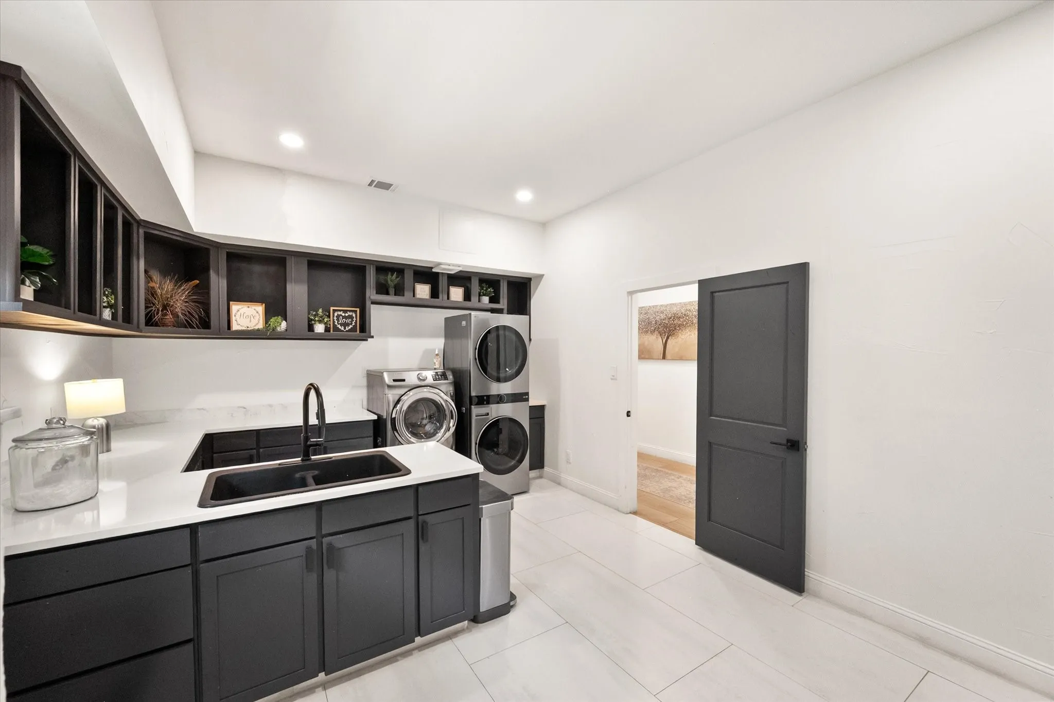 Single Family Residence For Sale in Tarrant County , 1584 Randol Mill Avenue, Southlake, Texas 76092, 4 Bedrooms, 6 Bathrooms, 2 Garage spaces, 5,355 Sqft, built in 1971, Price $2,399,000, mls#21257687, Real Estate Agent in Southlake, Homes For Sale in Tarrant county, Homes For Sale in Southlake, Realtor in Southlake Texas, Real Estate Brokerage Independent Realty Texas, Luminita Cordes Realtor