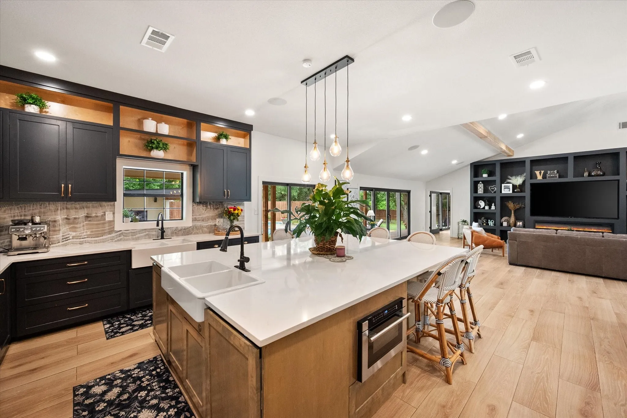 Single Family Residence For Sale in Tarrant County , 1584 Randol Mill Avenue, Southlake, Texas 76092, 4 Bedrooms, 6 Bathrooms, 2 Garage spaces, 5,355 Sqft, built in 1971, Price $2,399,000, mls#21257687, Real Estate Agent in Southlake, Homes For Sale in Tarrant county, Homes For Sale in Southlake, Realtor in Southlake Texas, Real Estate Brokerage Independent Realty Texas, Luminita Cordes Realtor