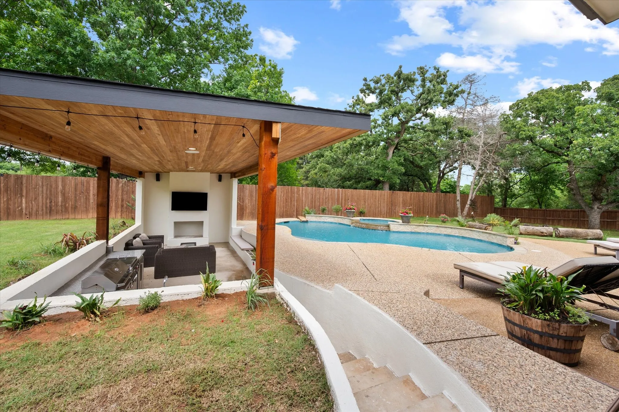 Single Family Residence For Sale in Tarrant County , 1584 Randol Mill Avenue, Southlake, Texas 76092, 4 Bedrooms, 6 Bathrooms, 2 Garage spaces, 5,355 Sqft, built in 1971, Price $2,399,000, mls#21257687, Real Estate Agent in Southlake, Homes For Sale in Tarrant county, Homes For Sale in Southlake, Realtor in Southlake Texas, Real Estate Brokerage Independent Realty Texas, Luminita Cordes Realtor