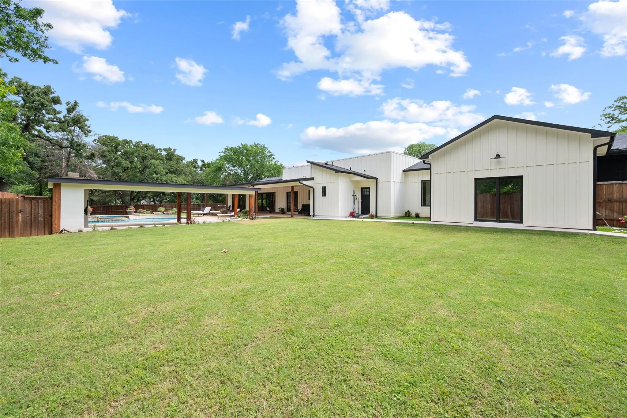 Single Family Residence For Sale in Tarrant County , 1584 Randol Mill Avenue, Southlake, Texas 76092, 4 Bedrooms, 6 Bathrooms, 2 Garage spaces, 5,355 Sqft, built in 1971, Price $2,399,000, mls#21257687, Real Estate Agent in Southlake, Homes For Sale in Tarrant county, Homes For Sale in Southlake, Realtor in Southlake Texas, Real Estate Brokerage Independent Realty Texas, Luminita Cordes Realtor