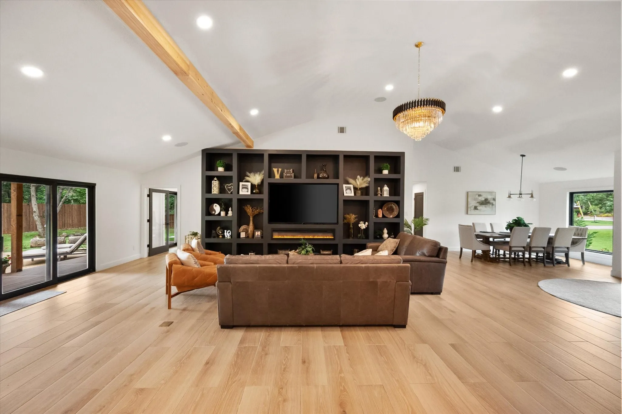 Single Family Residence For Sale in Tarrant County , 1584 Randol Mill Avenue, Southlake, Texas 76092, 4 Bedrooms, 6 Bathrooms, 2 Garage spaces, 5,355 Sqft, built in 1971, Price $2,399,000, mls#21257687, Real Estate Agent in Southlake, Homes For Sale in Tarrant county, Homes For Sale in Southlake, Realtor in Southlake Texas, Real Estate Brokerage Independent Realty Texas, Luminita Cordes Realtor