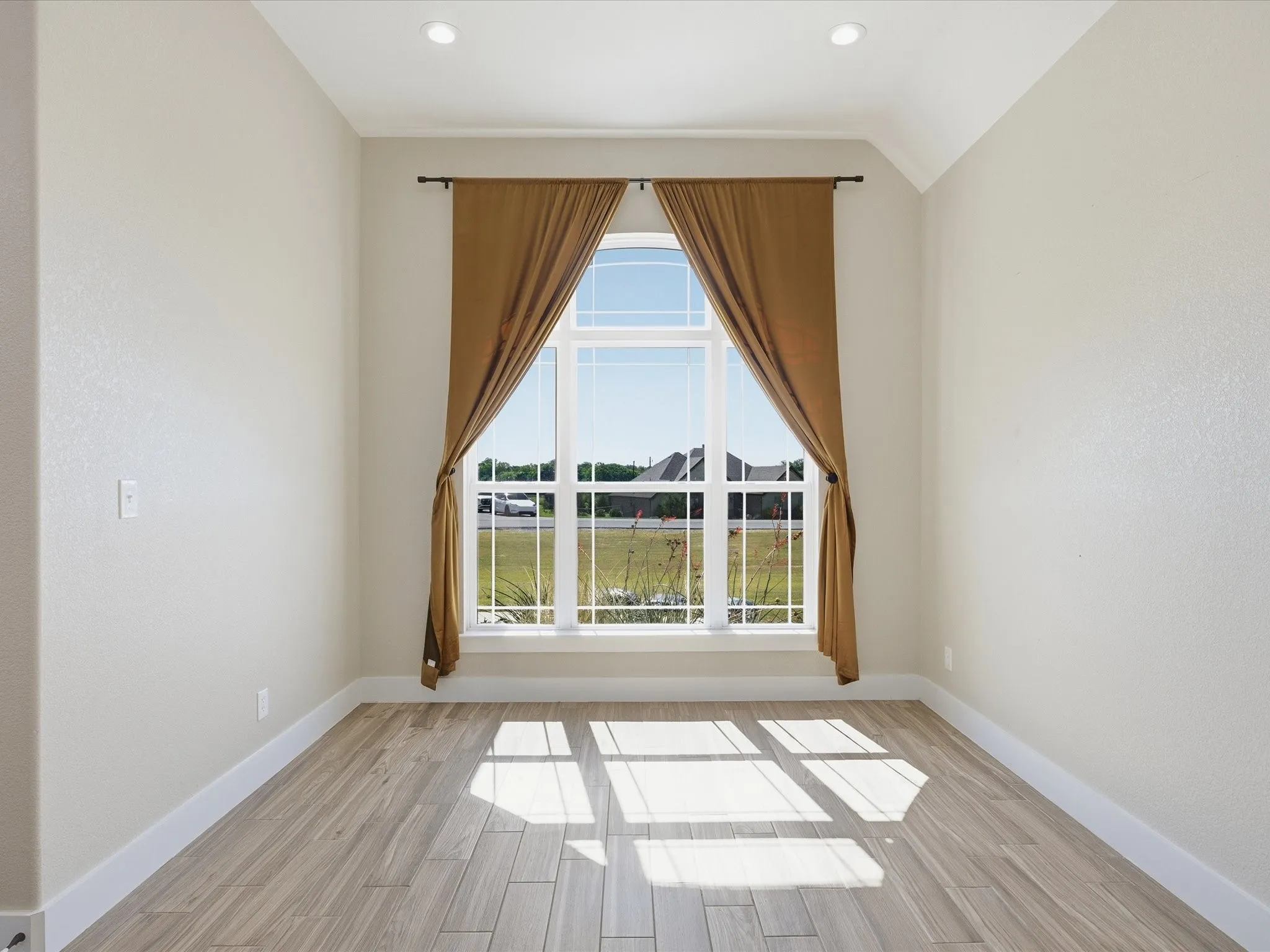 Single Family Residence For Sale in Wise County , 105 Carls Court, Boyd, Texas 76023, 3 Bedrooms, 3 Bathrooms, 2 Garage spaces, 2,450 Sqft, built in 2022, Price $515,000, mls#21265716, Real Estate Agent in Boyd, Homes For Sale in Wise county, Homes For Sale in Boyd, Realtor in Boyd Texas, Real Estate Brokerage Independent Realty Texas, Luminita Cordes Realtor