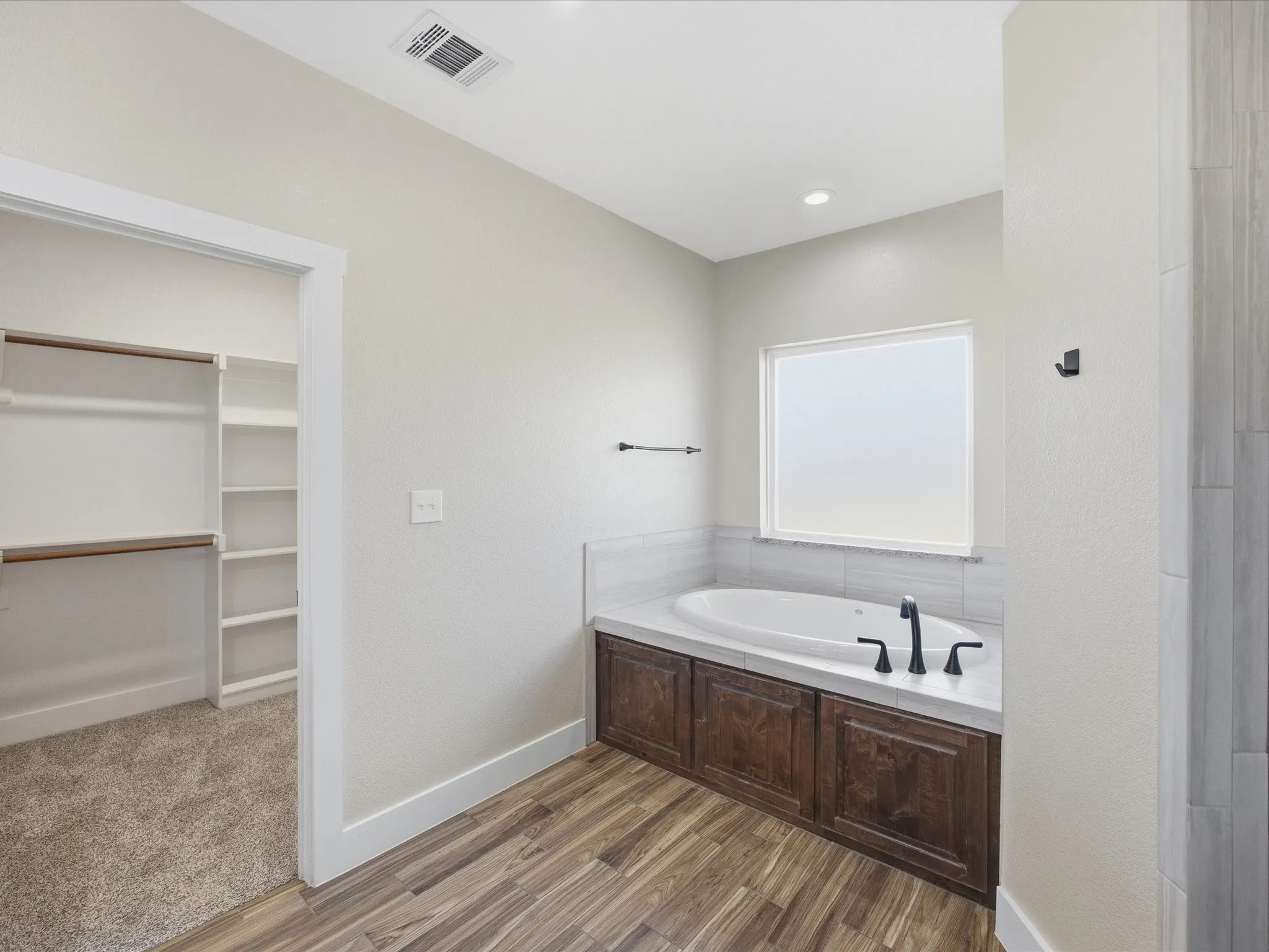 Single Family Residence For Sale in Wise County , 105 Carls Court, Boyd, Texas 76023, 3 Bedrooms, 3 Bathrooms, 2 Garage spaces, 2,450 Sqft, built in 2022, Price $515,000, mls#21265716, Real Estate Agent in Boyd, Homes For Sale in Wise county, Homes For Sale in Boyd, Realtor in Boyd Texas, Real Estate Brokerage Independent Realty Texas, Luminita Cordes Realtor