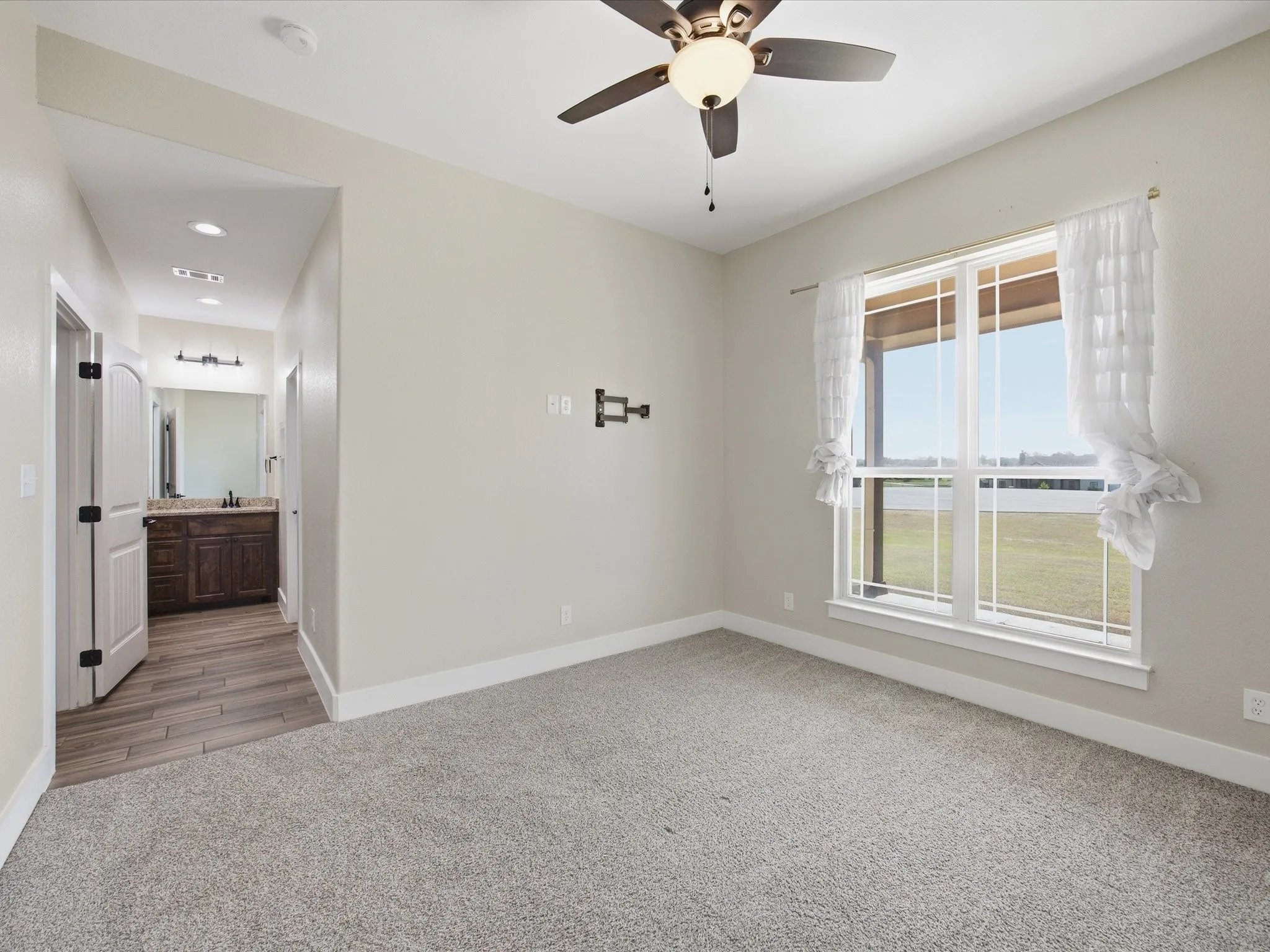 Single Family Residence For Sale in Wise County , 105 Carls Court, Boyd, Texas 76023, 3 Bedrooms, 3 Bathrooms, 2 Garage spaces, 2,450 Sqft, built in 2022, Price $515,000, mls#21265716, Real Estate Agent in Boyd, Homes For Sale in Wise county, Homes For Sale in Boyd, Realtor in Boyd Texas, Real Estate Brokerage Independent Realty Texas, Luminita Cordes Realtor