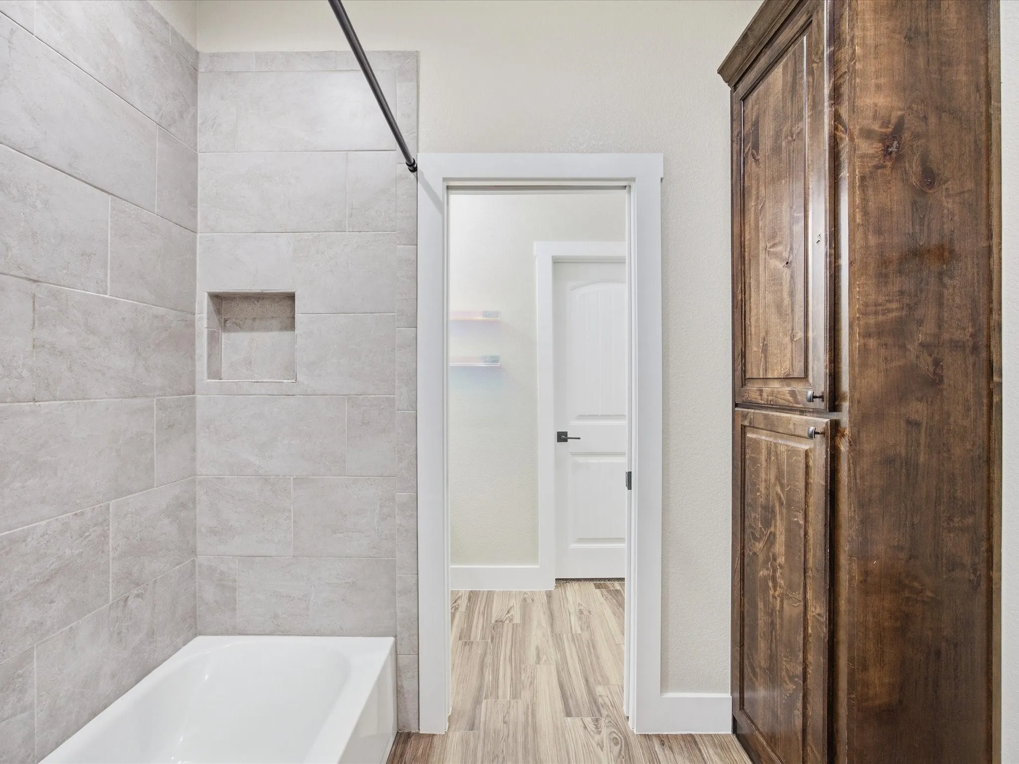 Single Family Residence For Sale in Wise County , 105 Carls Court, Boyd, Texas 76023, 3 Bedrooms, 3 Bathrooms, 2 Garage spaces, 2,450 Sqft, built in 2022, Price $515,000, mls#21265716, Real Estate Agent in Boyd, Homes For Sale in Wise county, Homes For Sale in Boyd, Realtor in Boyd Texas, Real Estate Brokerage Independent Realty Texas, Luminita Cordes Realtor