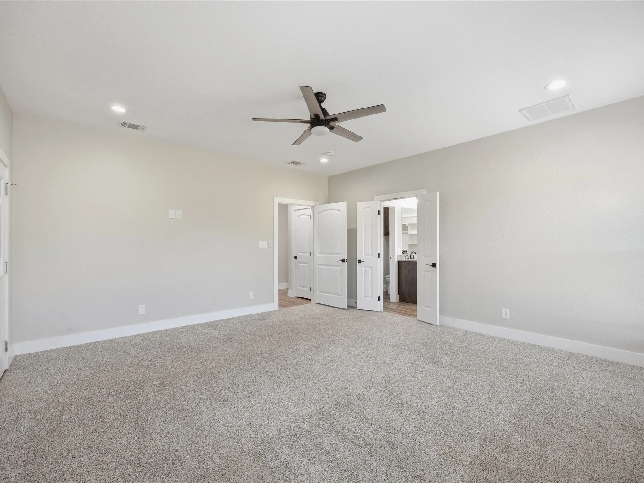 Single Family Residence For Sale in Wise County , 105 Carls Court, Boyd, Texas 76023, 3 Bedrooms, 3 Bathrooms, 2 Garage spaces, 2,450 Sqft, built in 2022, Price $515,000, mls#21265716, Real Estate Agent in Boyd, Homes For Sale in Wise county, Homes For Sale in Boyd, Realtor in Boyd Texas, Real Estate Brokerage Independent Realty Texas, Luminita Cordes Realtor