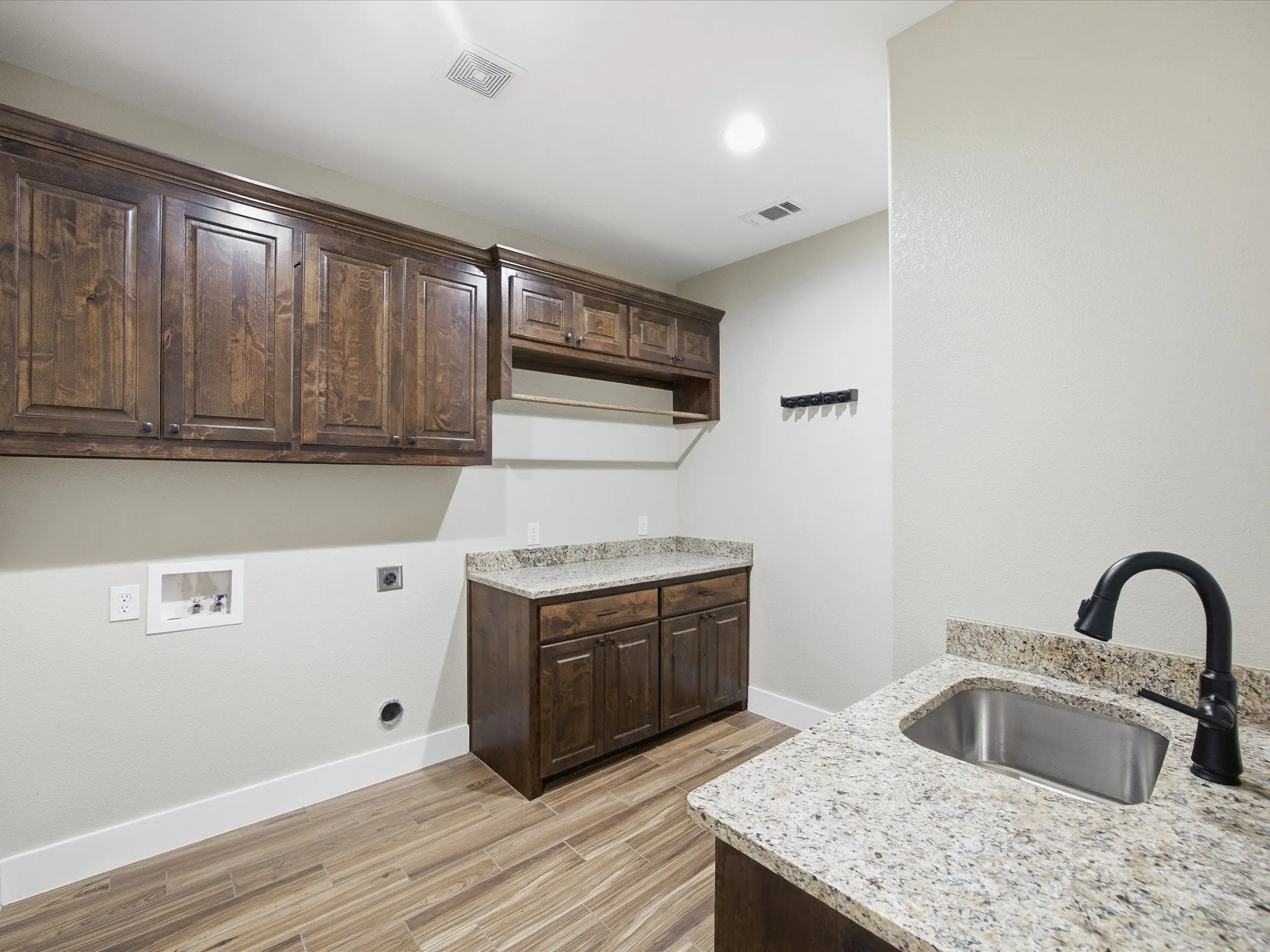 Single Family Residence For Sale in Wise County , 105 Carls Court, Boyd, Texas 76023, 3 Bedrooms, 3 Bathrooms, 2 Garage spaces, 2,450 Sqft, built in 2022, Price $515,000, mls#21265716, Real Estate Agent in Boyd, Homes For Sale in Wise county, Homes For Sale in Boyd, Realtor in Boyd Texas, Real Estate Brokerage Independent Realty Texas, Luminita Cordes Realtor