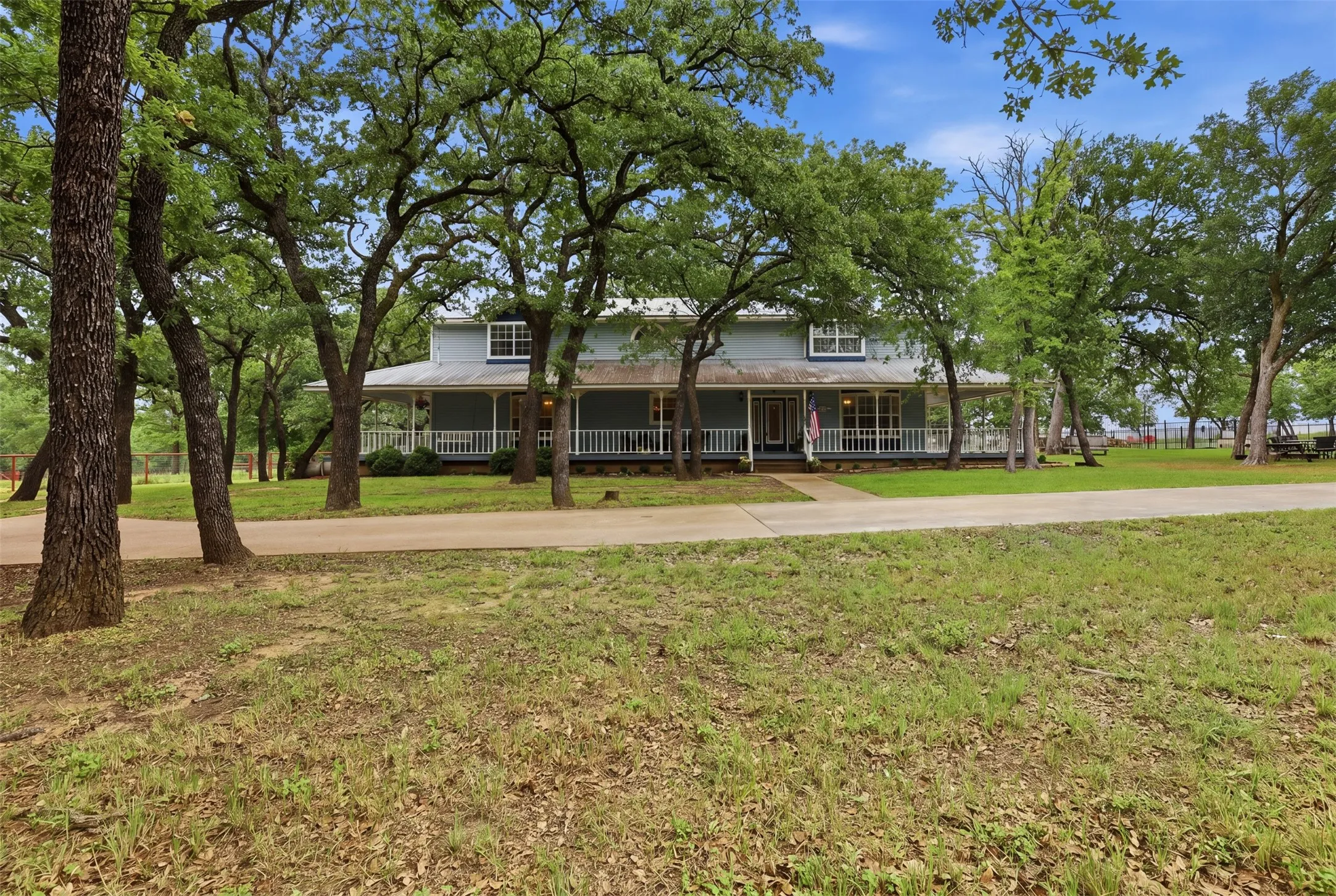 Single Family Residence For Sale in Parker County , 288 Sanders Road, Weatherford, Texas 76087, 4 Bedroom, 4 Bathroom, Garage spaces, 3,620 Sqft, built in 1987, mls#21253479, Real Estate Agent in Weatherford, Homes For Sale in Parker county, Homes For Sale in Weatherford, Realtor in Weatherford Texas, Real Estate Brokerage Independent Realty Texas, Luminita Cordes Realtor