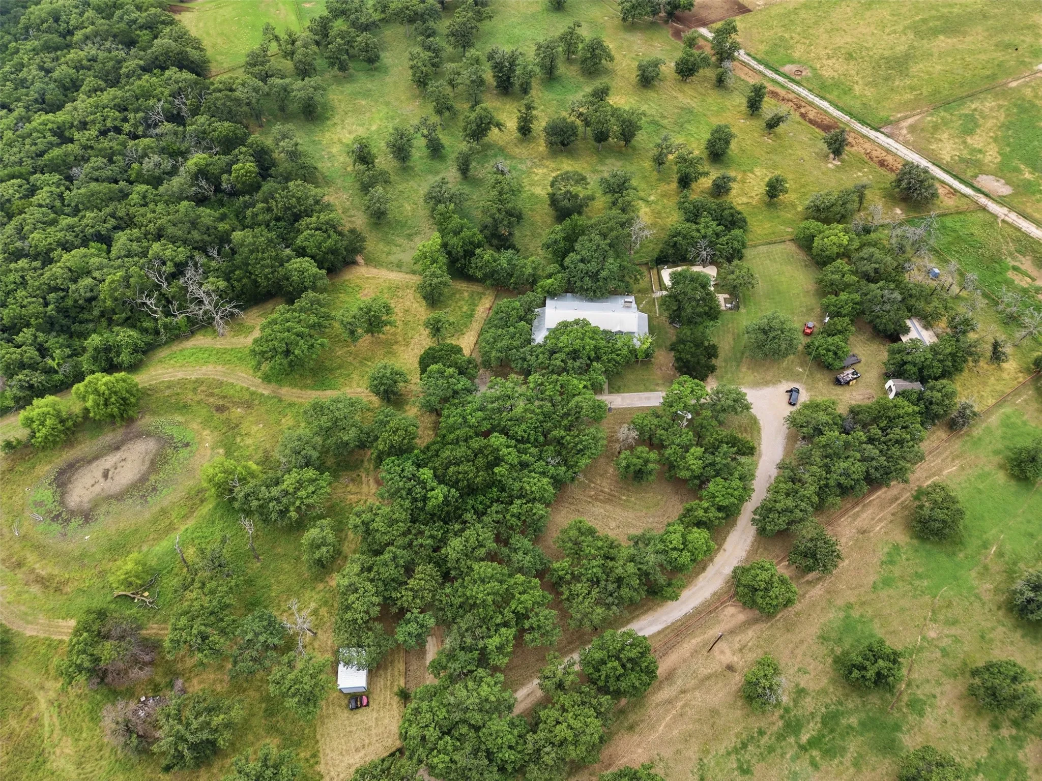 Single Family Residence For Sale in Parker County , 288 Sanders Road, Weatherford, Texas 76087, 4 Bedroom, 4 Bathroom, Garage spaces, 3,620 Sqft, built in 1987, mls#21253479, Real Estate Agent in Weatherford, Homes For Sale in Parker county, Homes For Sale in Weatherford, Realtor in Weatherford Texas, Real Estate Brokerage Independent Realty Texas, Luminita Cordes Realtor