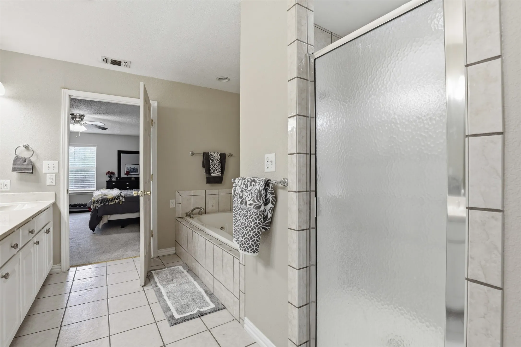 Single Family Residence For Sale in Parker County , 288 Sanders Road, Weatherford, Texas 76087, 4 Bedroom, 4 Bathroom, Garage spaces, 3,620 Sqft, built in 1987, mls#21253479, Real Estate Agent in Weatherford, Homes For Sale in Parker county, Homes For Sale in Weatherford, Realtor in Weatherford Texas, Real Estate Brokerage Independent Realty Texas, Luminita Cordes Realtor