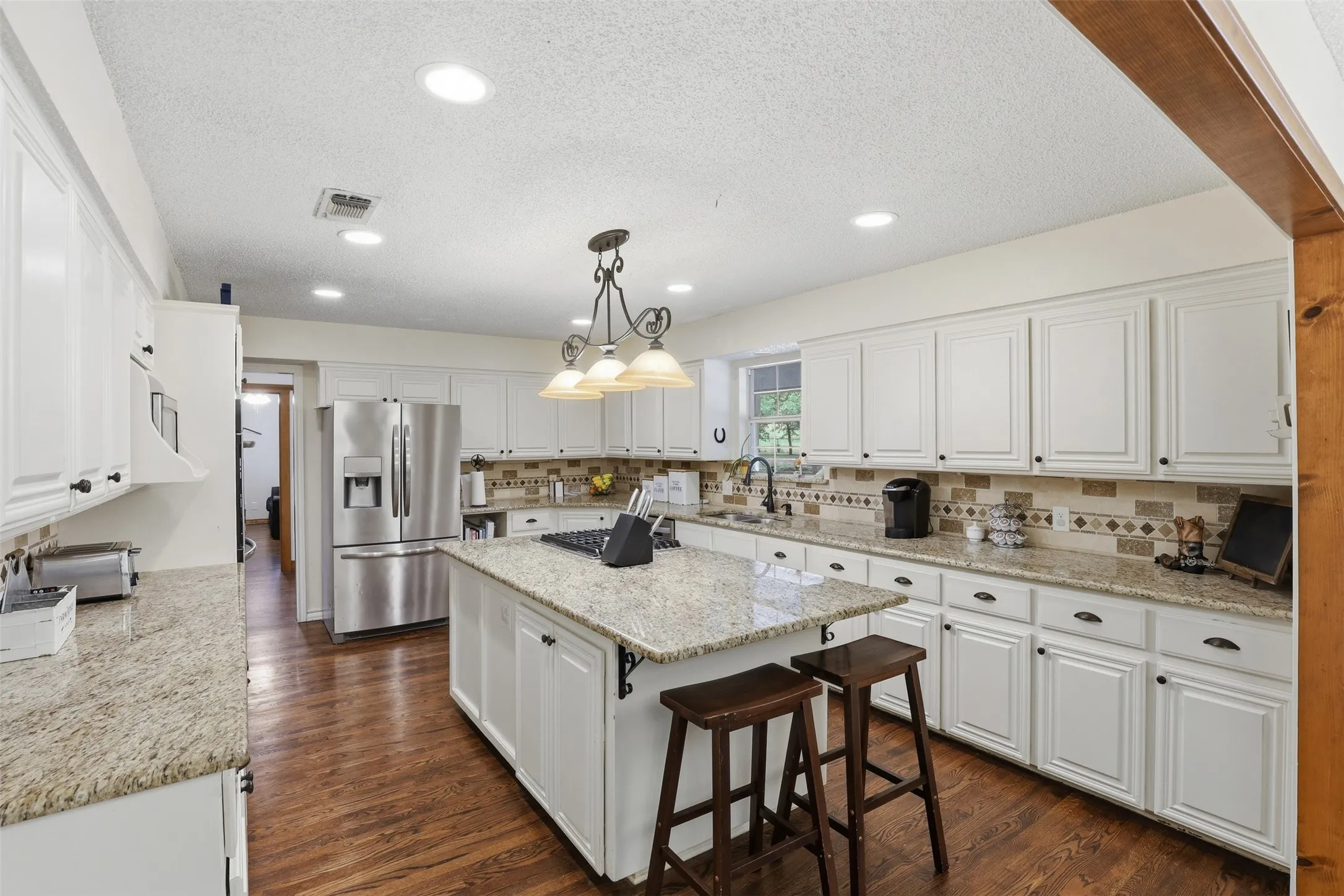 Single Family Residence For Sale in Parker County , 288 Sanders Road, Weatherford, Texas 76087, 4 Bedroom, 4 Bathroom, Garage spaces, 3,620 Sqft, built in 1987, mls#21253479, Real Estate Agent in Weatherford, Homes For Sale in Parker county, Homes For Sale in Weatherford, Realtor in Weatherford Texas, Real Estate Brokerage Independent Realty Texas, Luminita Cordes Realtor