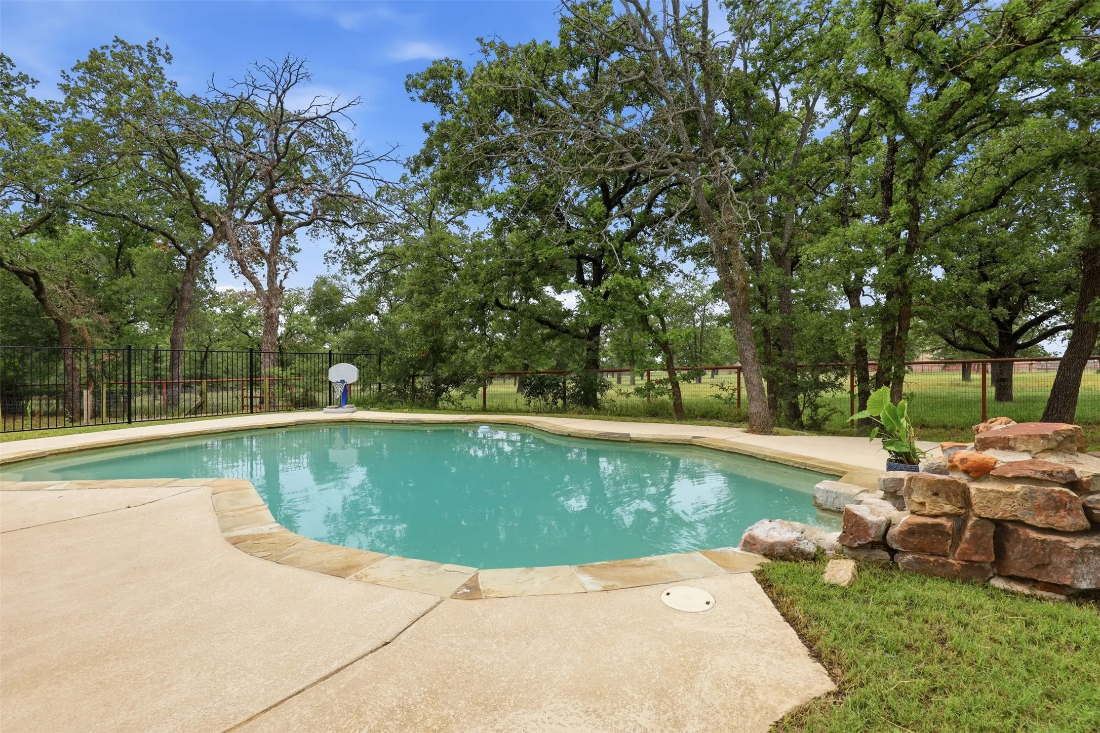Single Family Residence For Sale in Parker County , 288 Sanders Road, Weatherford, Texas 76087, 4 Bedroom, 4 Bathroom, Garage spaces, 3,620 Sqft, built in 1987, mls#21253479, Real Estate Agent in Weatherford, Homes For Sale in Parker county, Homes For Sale in Weatherford, Realtor in Weatherford Texas, Real Estate Brokerage Independent Realty Texas, Luminita Cordes Realtor