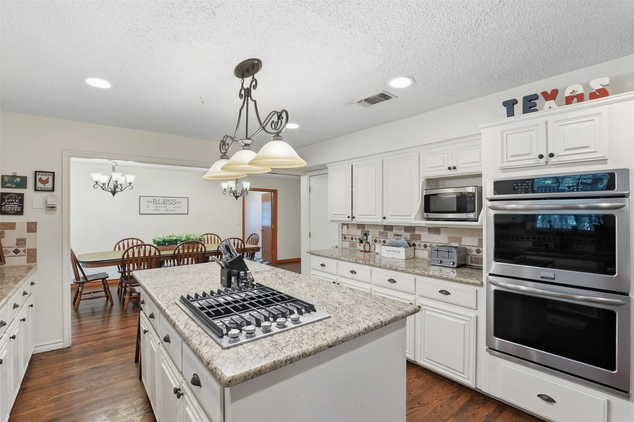 Single Family Residence For Sale in Parker County , 288 Sanders Road, Weatherford, Texas 76087, 4 Bedroom, 4 Bathroom, Garage spaces, 3,620 Sqft, built in 1987, mls#21253479, Real Estate Agent in Weatherford, Homes For Sale in Parker county, Homes For Sale in Weatherford, Realtor in Weatherford Texas, Real Estate Brokerage Independent Realty Texas, Luminita Cordes Realtor