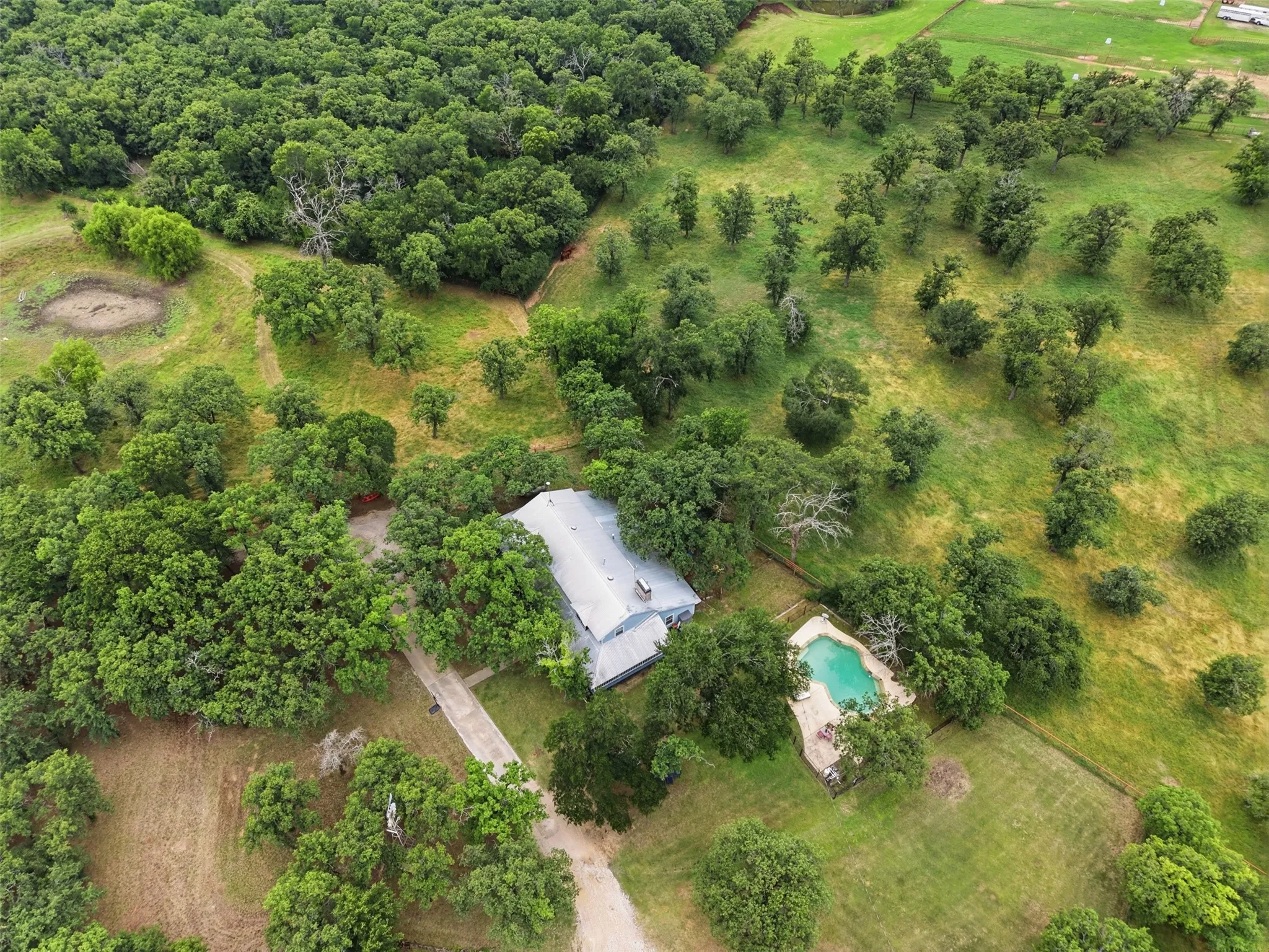 Single Family Residence For Sale in Parker County , 288 Sanders Road, Weatherford, Texas 76087, 4 Bedroom, 4 Bathroom, Garage spaces, 3,620 Sqft, built in 1987, mls#21253479, Real Estate Agent in Weatherford, Homes For Sale in Parker county, Homes For Sale in Weatherford, Realtor in Weatherford Texas, Real Estate Brokerage Independent Realty Texas, Luminita Cordes Realtor